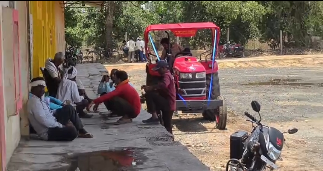 *खाद गोदाम में किसानों को मूलभूत सुविधाओं का अभाव, शीतल जल और शेड की मांग तेज*  *रवि सेन, दैनिक अग्निवर्षा समाचार, मानपुर*  मानपुर। मध्य प्र