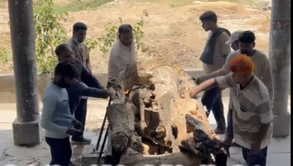 धर्म से बड़ी निकली 30 वर्षो की दोस्ती मुस्लिम दोस्त ने निभाया अंतिम फर्ज, हिंदू मित्र को हिंदू रीति-रिवाज से दी विदाई,