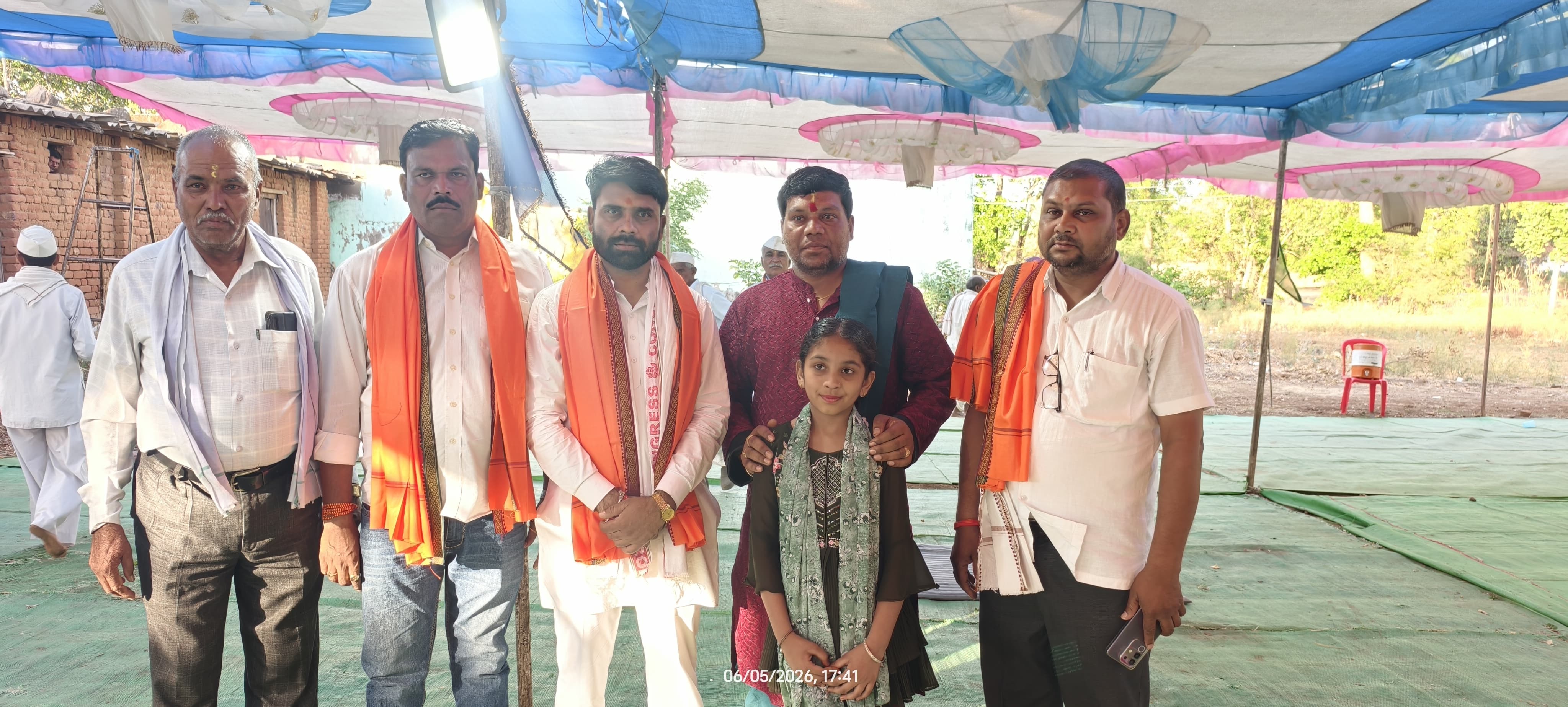 भागवत कथा में सहपरिवार पहुंचे नपा अध्यक्ष नितिन गाडरे, श्रद्धापूर्वक किया कथा श्रवण