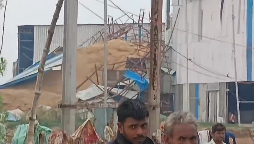 राइस मिल के धुएं और धूल से परेशान ग्रामीण, थाने पहुंचकर लगाई गुहार
