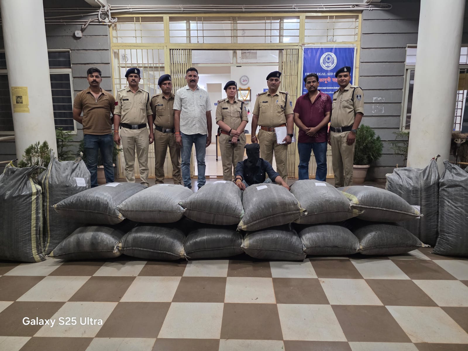 कंटेनर के गुप्त चैम्बर से 3 क्विंटल 21 किलो डोडाचूरा बरामद, एक आरोपी गिरफ्तार