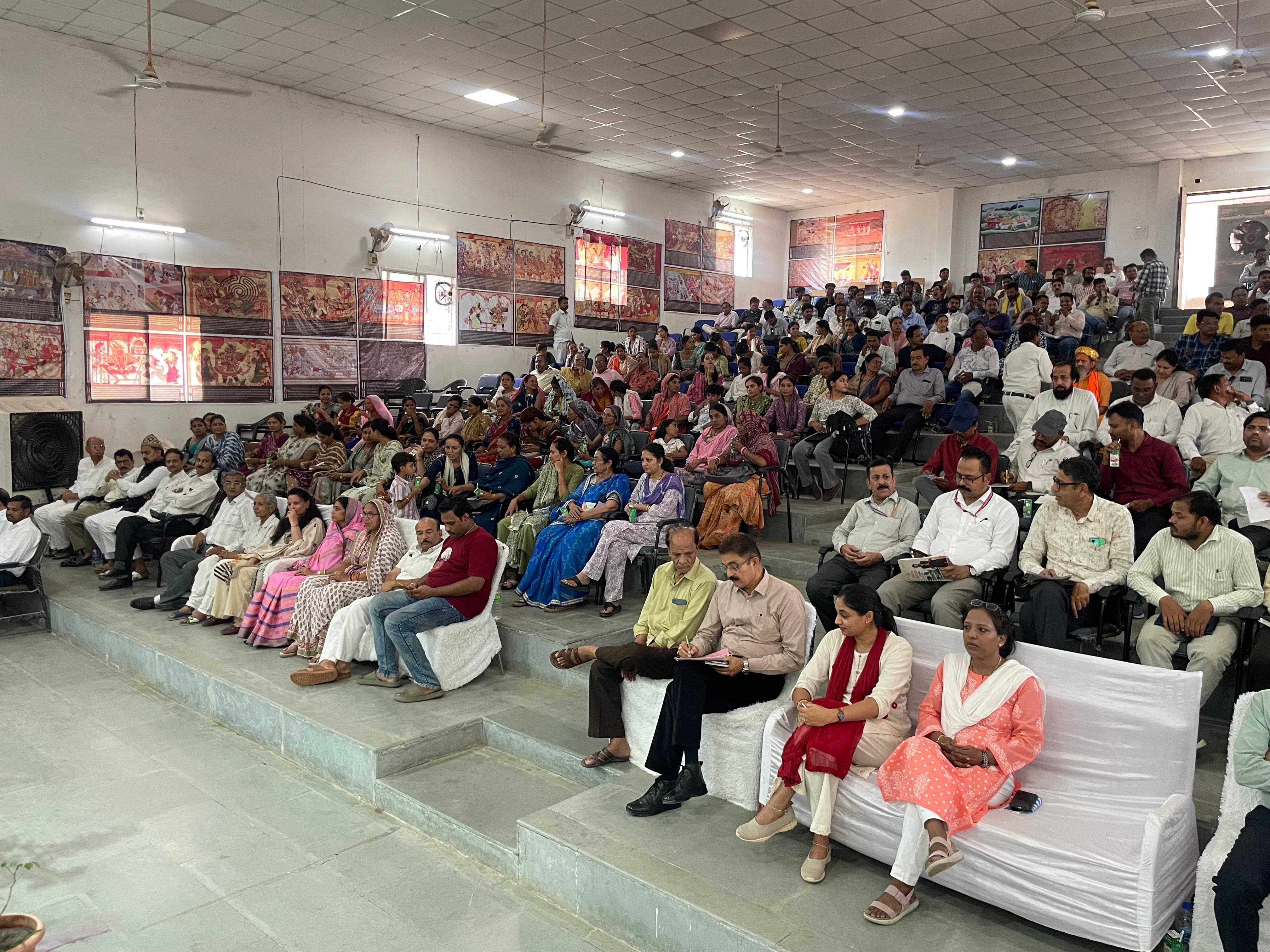 *समान नागरिक संहिता पर जनपरामर्श हेतु उच्च स्तरीय समिति की बैठक का किया गया आयोजन* *विभिन्न वर्गों ने दिए महत्वपूर्ण सुझाव