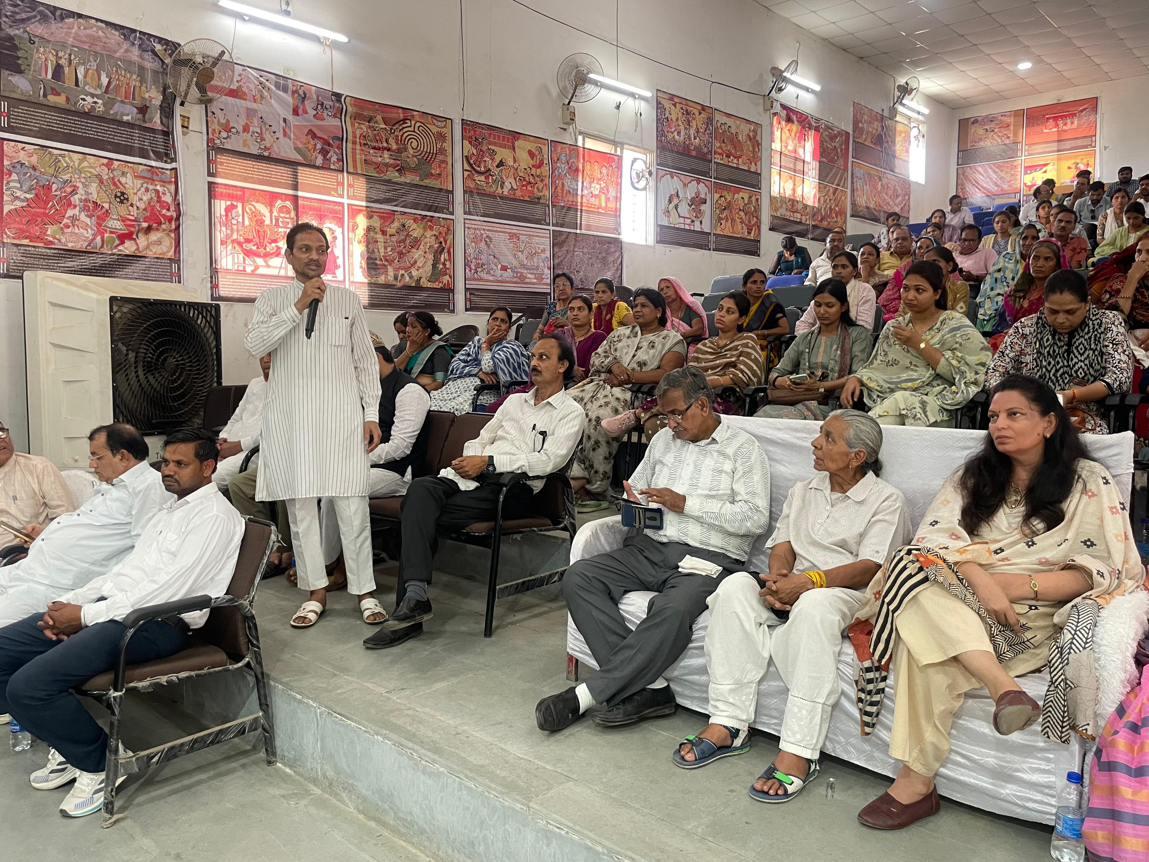 *समान नागरिक संहिता पर जनपरामर्श हेतु उच्च स्तरीय समिति की बैठक का किया गया आयोजन* *विभिन्न वर्गों ने दिए महत्वपूर्ण सुझाव