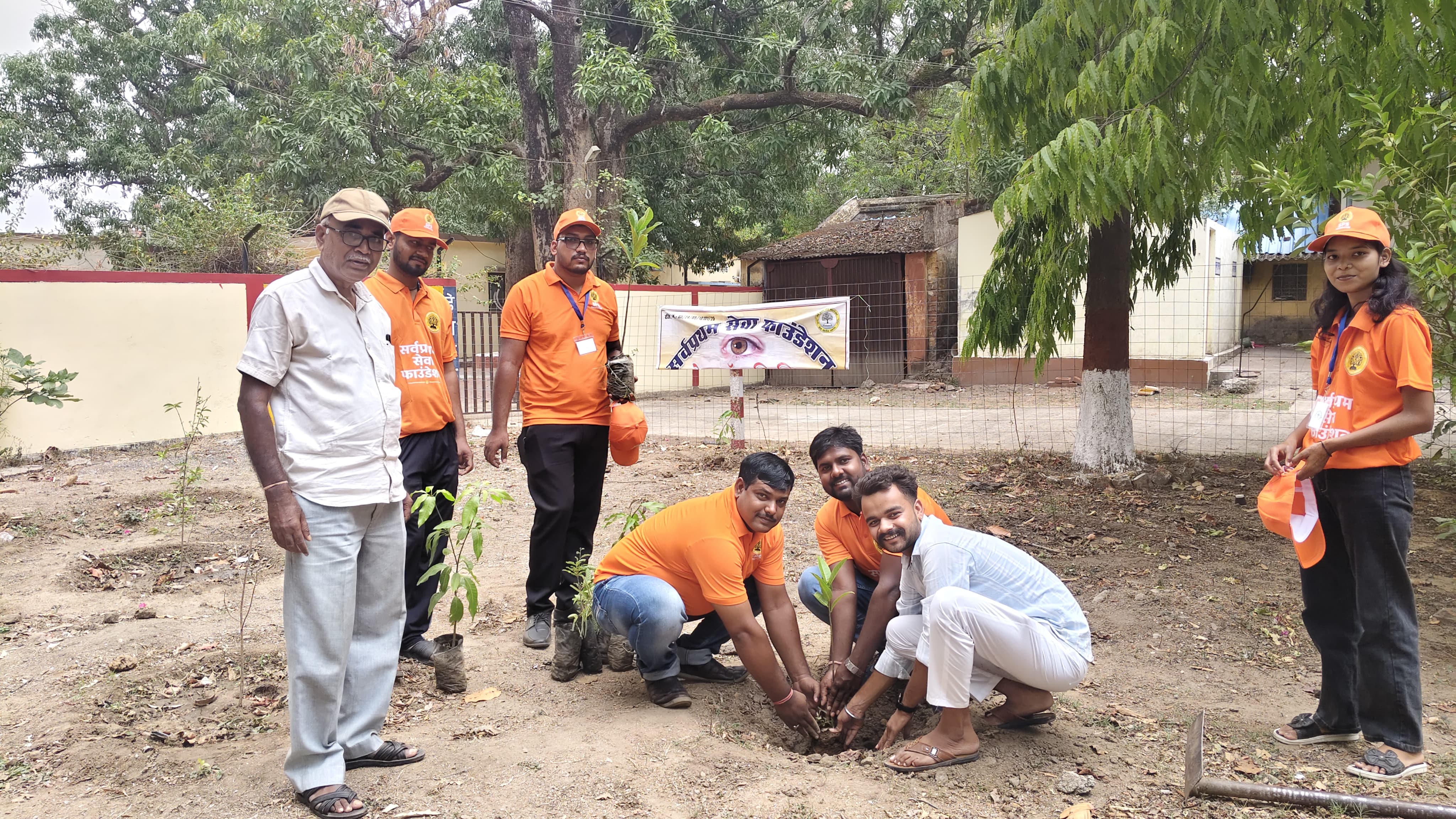 सर्वप्रथम सेवा फाउंडेशन (NGO)ने पीटीएस (PTS) में किया पौधारोपण, पर्यावरण संरक्षण का दिया संदेश...!  बढ़ते प्रदूषण और पर्यावरण असंतुलन को देख