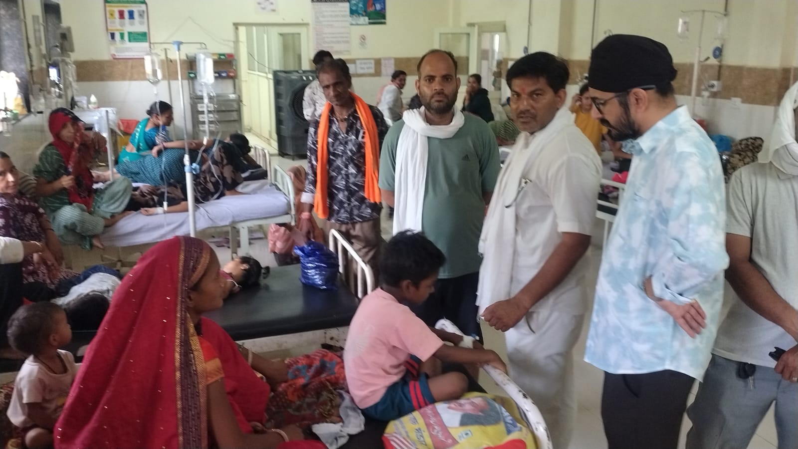 शहर के बूढ़े बालाजी और पुरानी छावनी क्षेत्र में इन दिनों दूषित पानी की सप्लाई मासूम बच्चों की सेहत पर भारी पड़ रही है। पिछले कई दिनों से क्ष