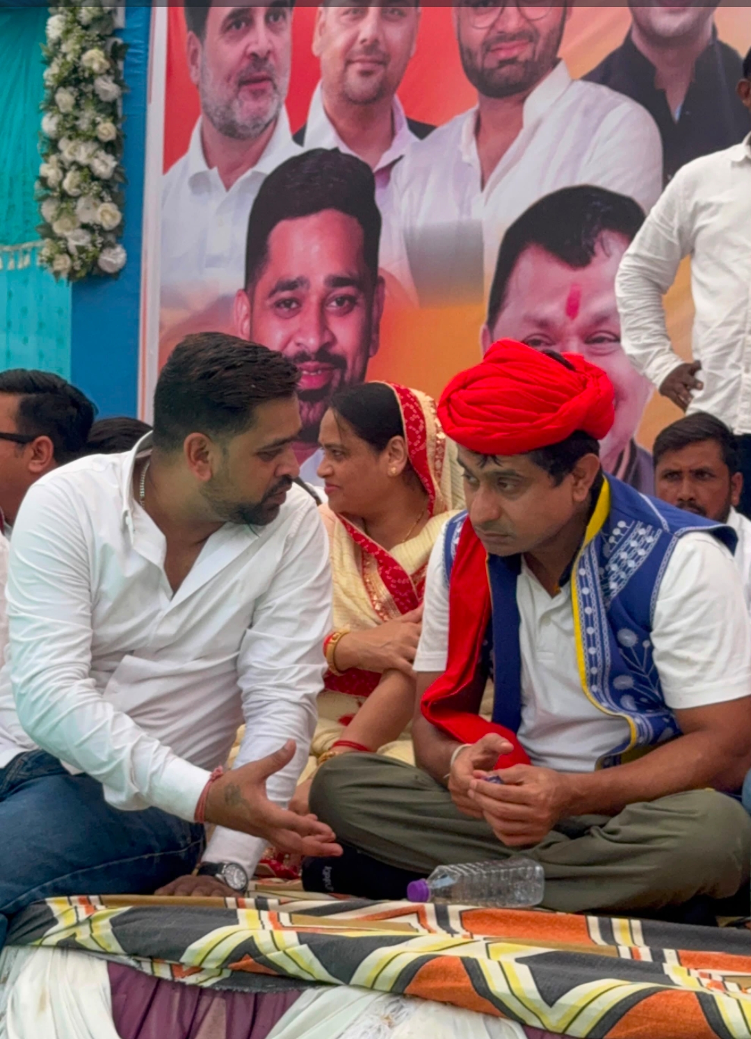 "युवाओं का हल्ला बोल: कलेक्टर कार्यालय पर चढ़ा जनआक्रोश, वाटर कैनन और गिरफ्तारियों के बीच गूंजा 'रोजगार दो, जवाब दो' का नारा"
