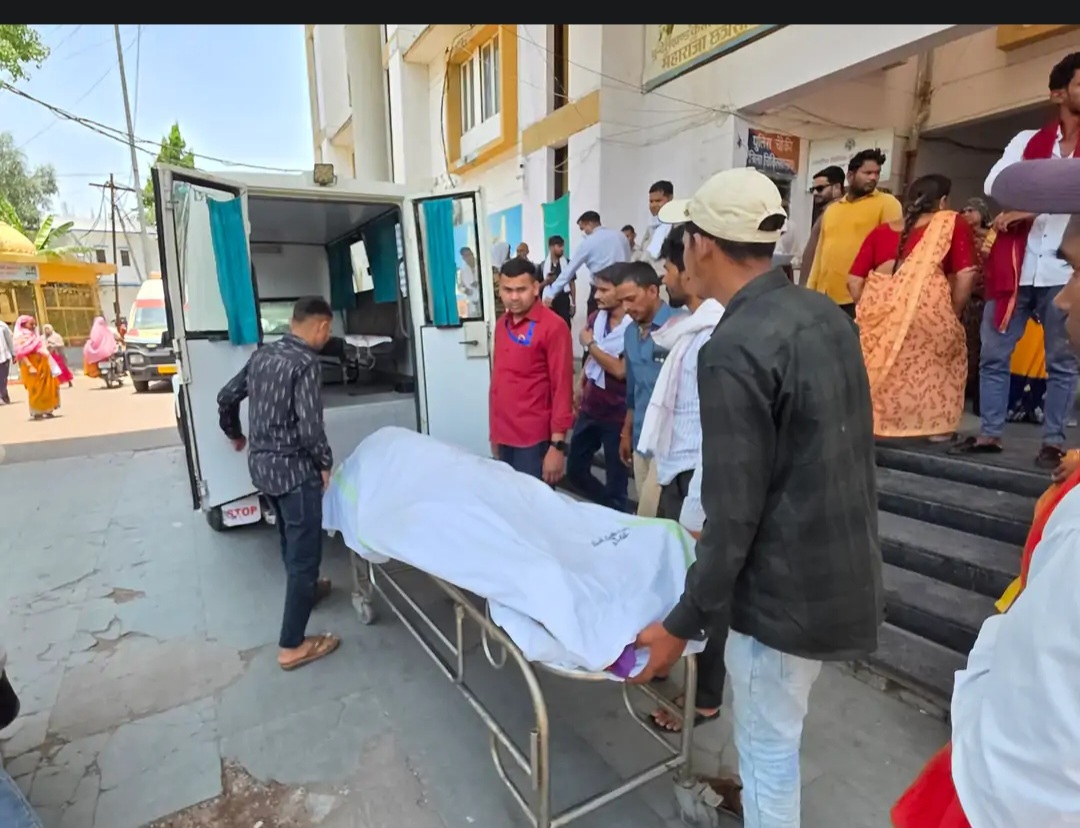 छतरपुर में छत से गिरकर महिला की मौतः  ग्वालियर ले जाते समय एंबुलेंस में तोड़ा दम  गर्मी के कारण छत पर सो रही थी बुजुर्ग