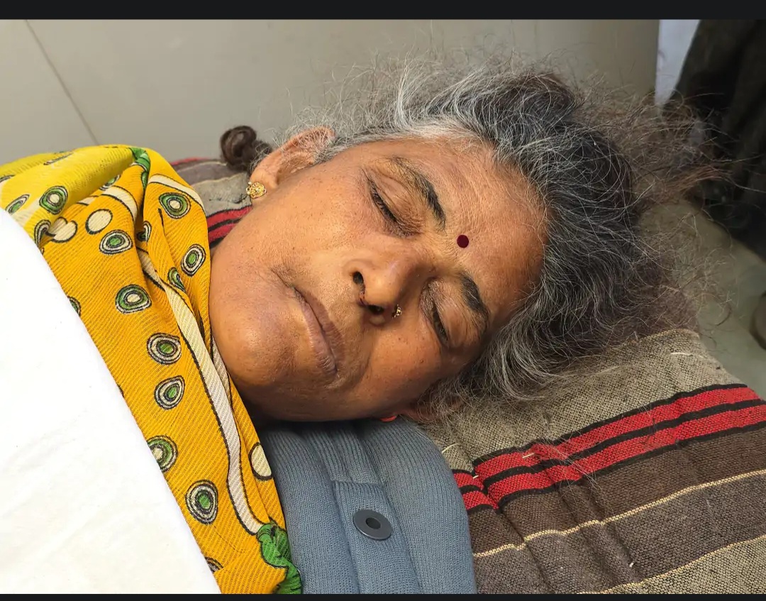 छतरपुर में छत से गिरकर महिला की मौतः  ग्वालियर ले जाते समय एंबुलेंस में तोड़ा दम  गर्मी के कारण छत पर सो रही थी बुजुर्ग