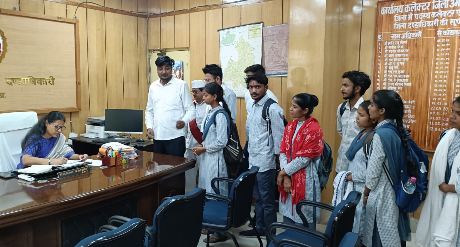 *महामहिम राज्यपाल महोदय के नाम एवं कलेक्टर महोदय उमरिया को NSUI ने सौंपा ज्ञापन बी.ए. टूरिज्म एंड हॉस्पिटैलिटी के विद्यार्थियों के भविष्य को