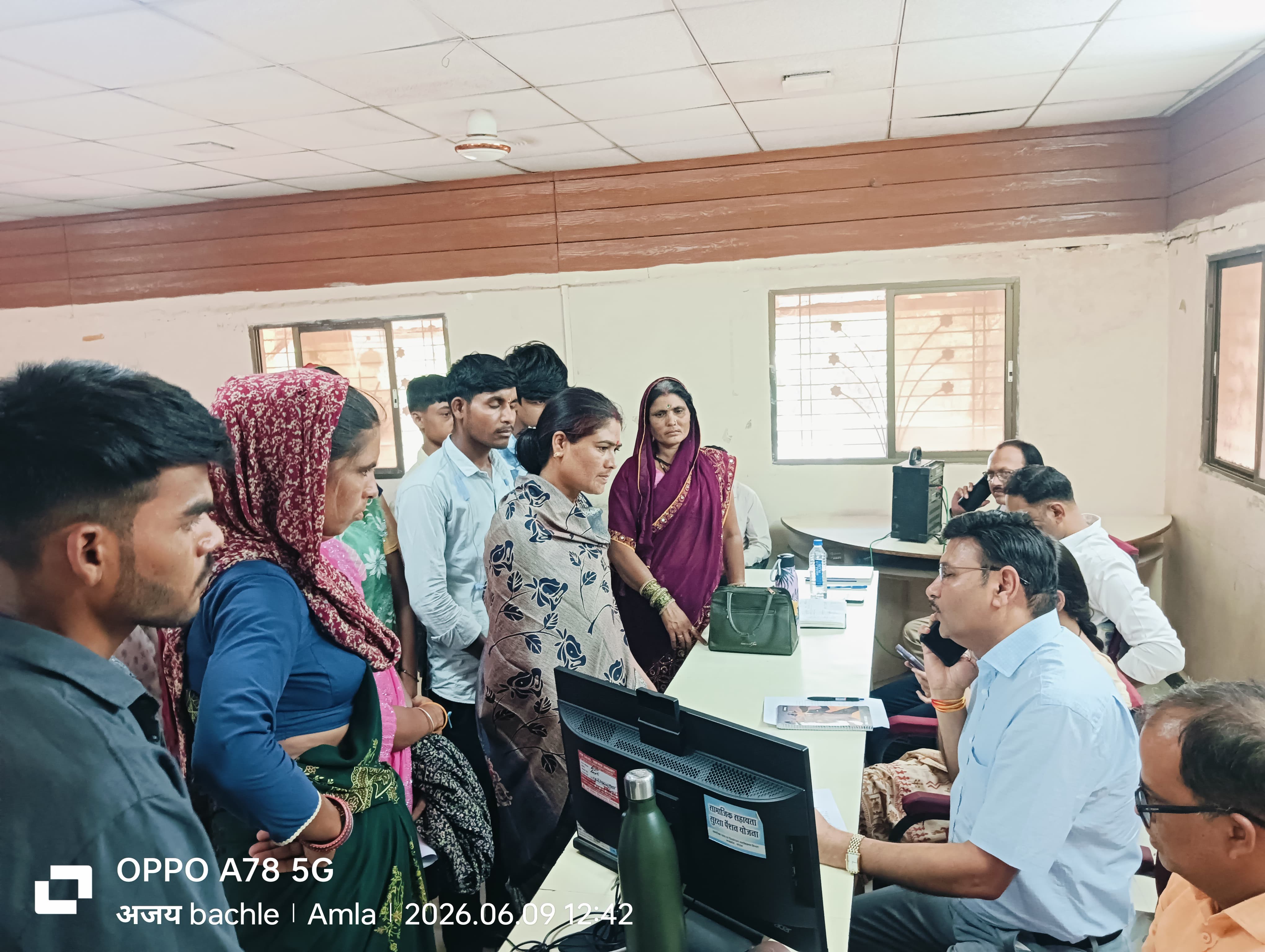 रानीडोंगरी में अवैध शराब कारोबार के खिलाफ महिलाओं का मोर्चा, जनसुनवाई में सौंपा ज्ञापन
