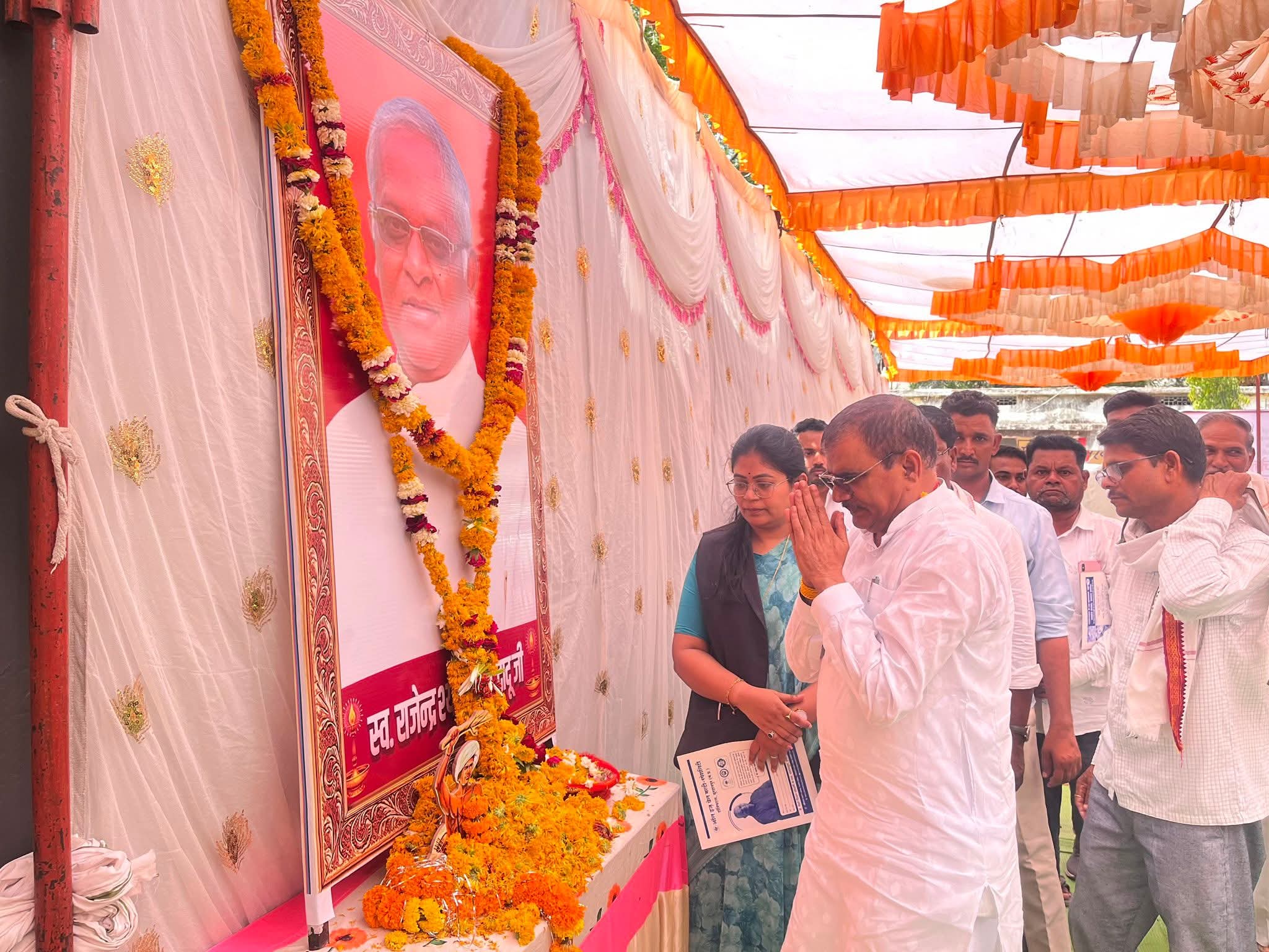 पूर्व विधायक स्वर्गीय राजेन्द्र दादु की पुण्यतिथि के अवसर पर नि: शुल्क स्वास्थ्य शिविर का आयोजन