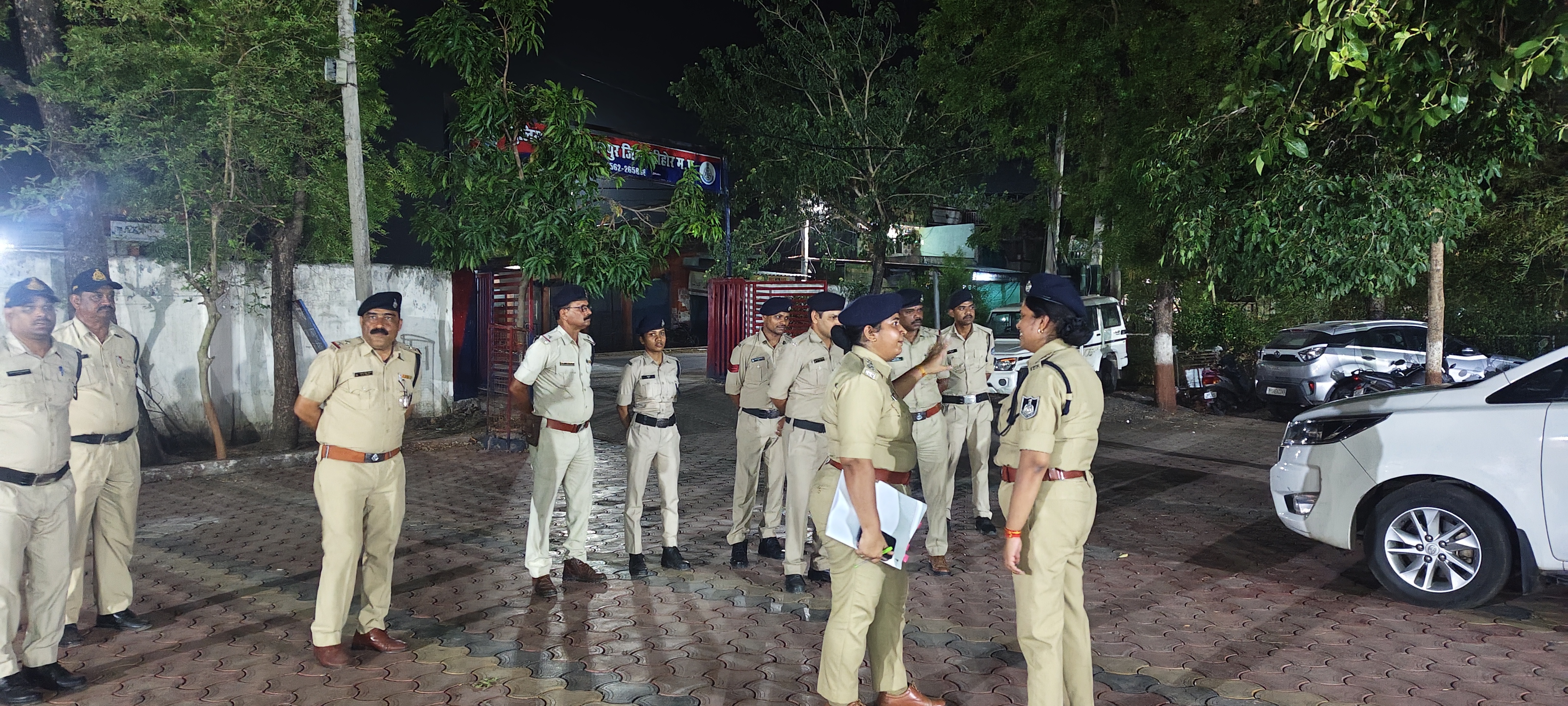 अहमदपुर थाने का नवागत पुलिस अधीक्षक द्वारा औचक निरीक्षण