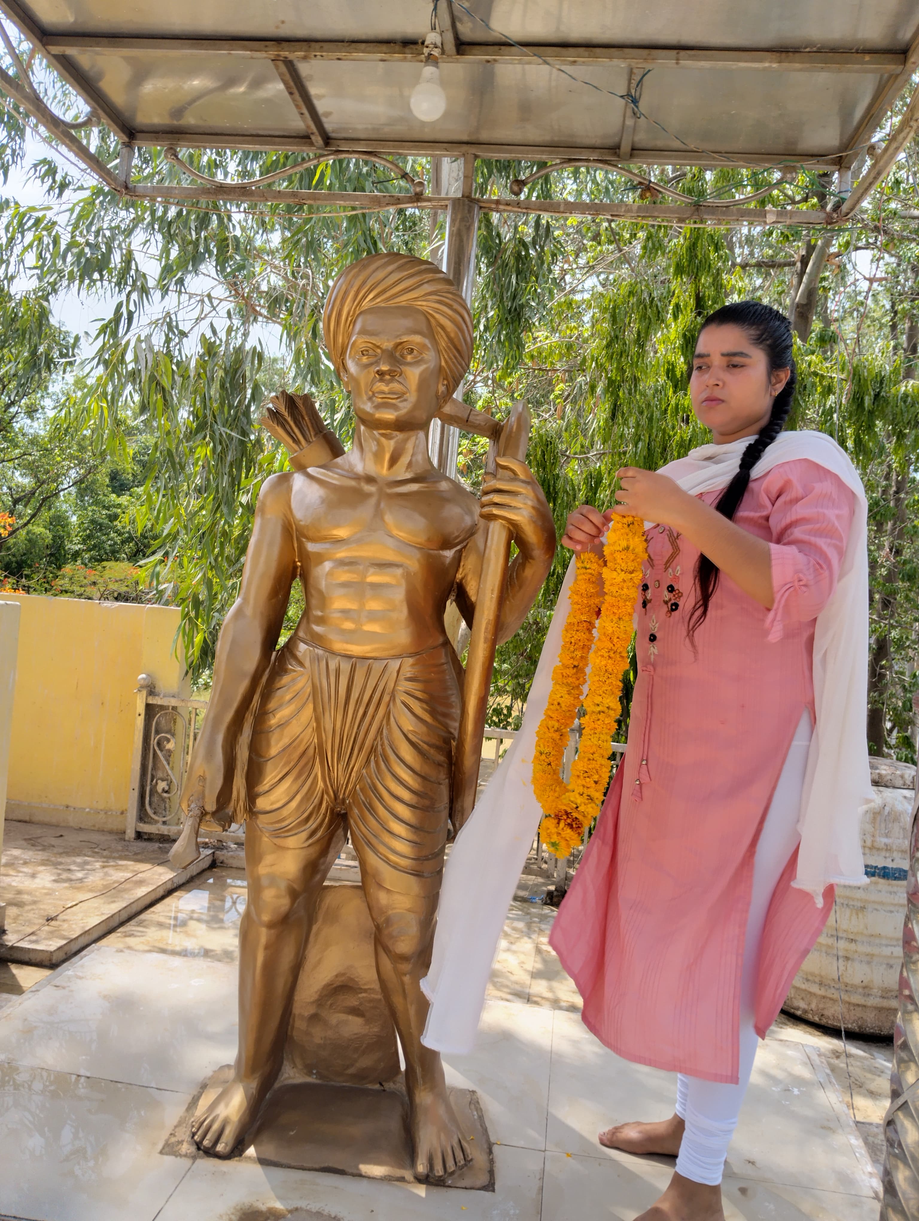 *बिरसा मुंडा को दी श्रद्धांजलि, पीआईसी बैठक में उठाए जनहित और कर्मचारी हित के मुद्दे,बड़ाईचाल-बल्लाचाल क्षेत्र में मोक्ष धाम निर्माण की मांग