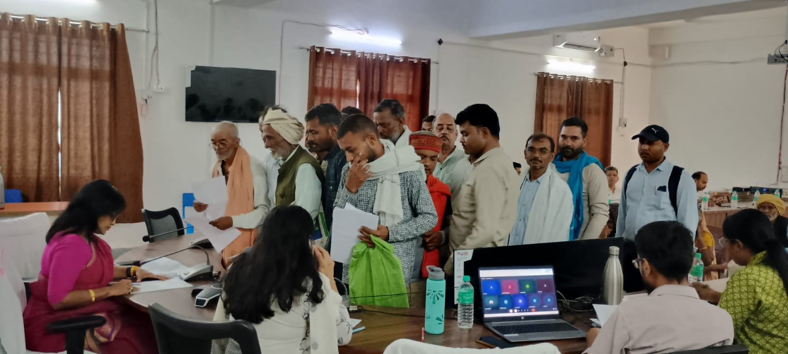 मैहर: जनसुनवाई में सुनी गई 134 फरियादियों की समस्याएं, प्रशासन का त्वरित निराकरण पर जोर