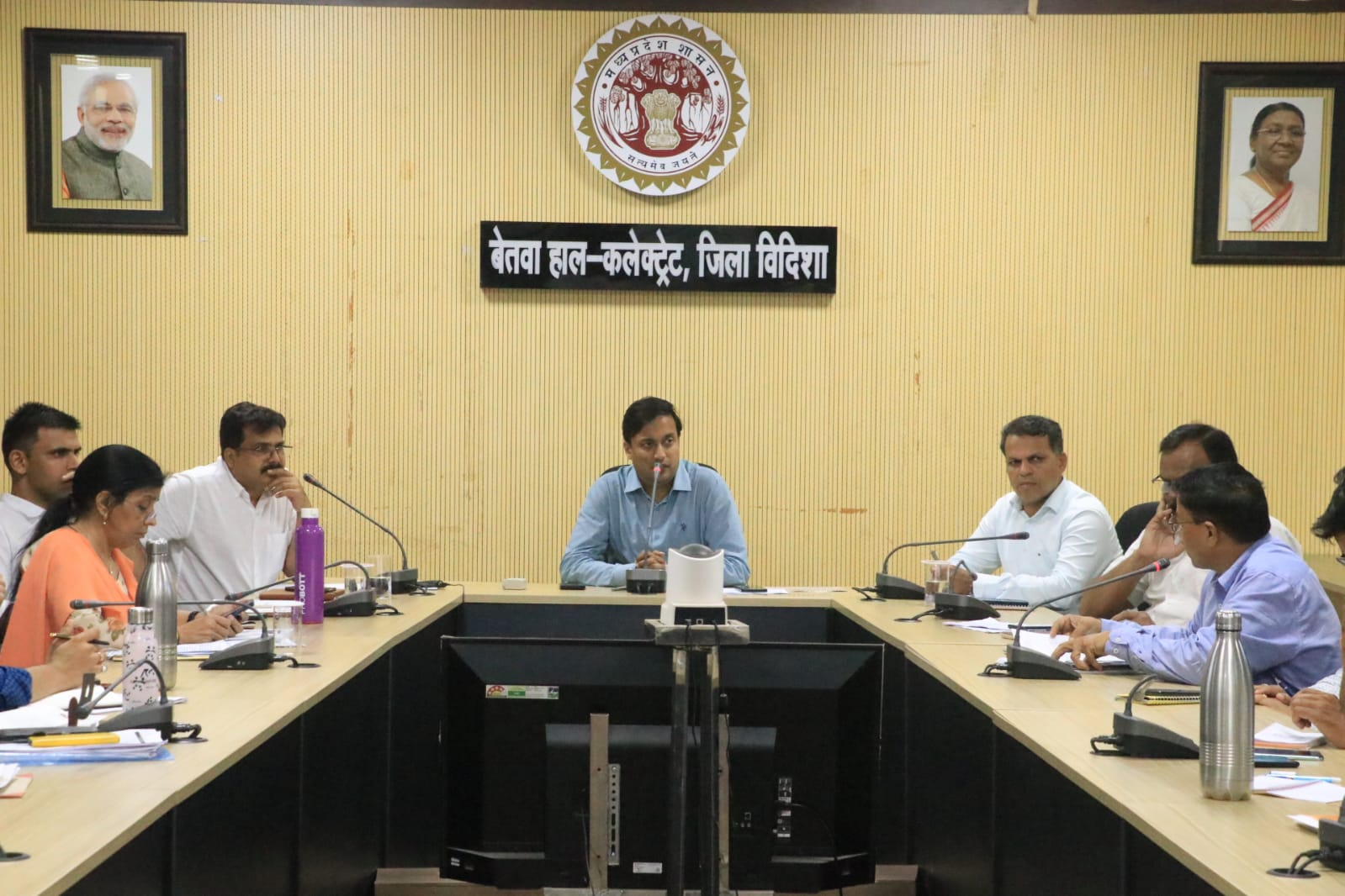 विदिशा: कलेक्टर अंशुल गुप्ता ने लंबित आवेदनों पर दिखाई सख्ती, समयबद्ध निराकरण के निर्देश