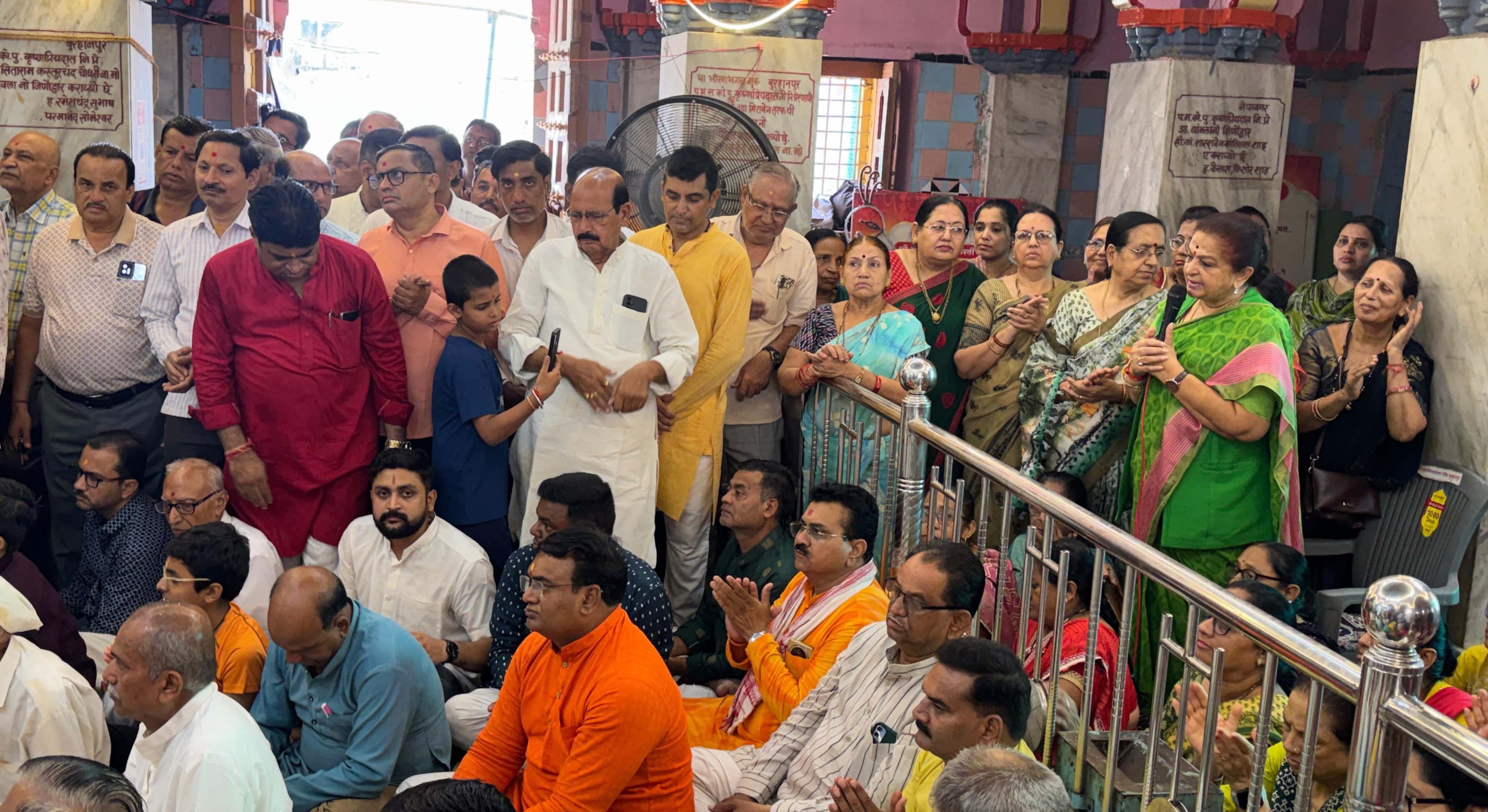 मोदी के रिकॉर्ड पर बुरहानपुर में जश्न, भगवान का दुग्धाभिषेक कर देश की प्रगति की मांगी कामना