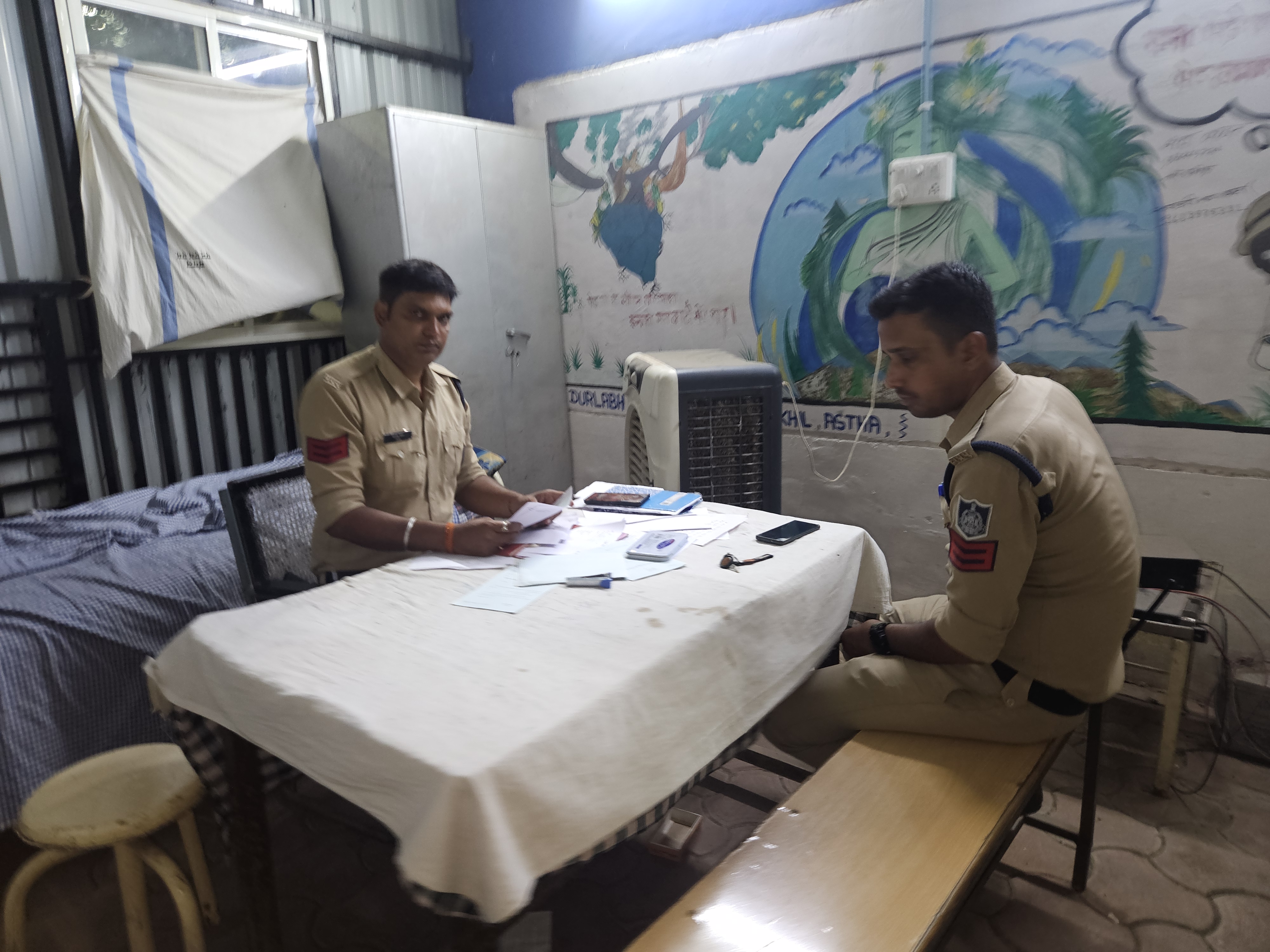 सड़क हादसे में एक कि मौत 2 घायल 1 की हालत गंभीर गम्भीर घयसल को प्राथमिक उपचार के बाद जिला अस्पताल से भोपाल रेफर किया गया 