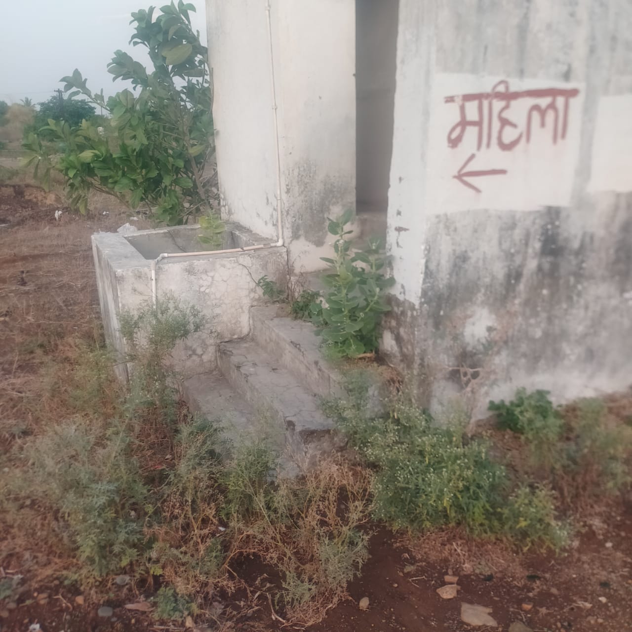  वार्ड क्रमांक 20 में सार्वजनिक शौचालय पूर्ण रूप से क्षतिग्रस्त, गंदगी का लगा अंबर, पानी की व्यवस्था भी नहीं