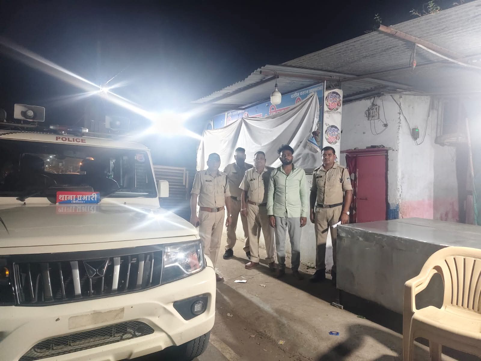 आधी रात को अपराधियों पर कसा सिकंजा,फरार आरोपी और वारंटीयो को किया गिरफ्तार