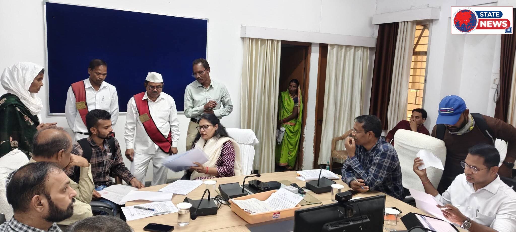 कलेक्टर की अभिनव पहल*    *जनसुनवाई - सुविधा, स्वास्थ्य और समाधान एक साथ