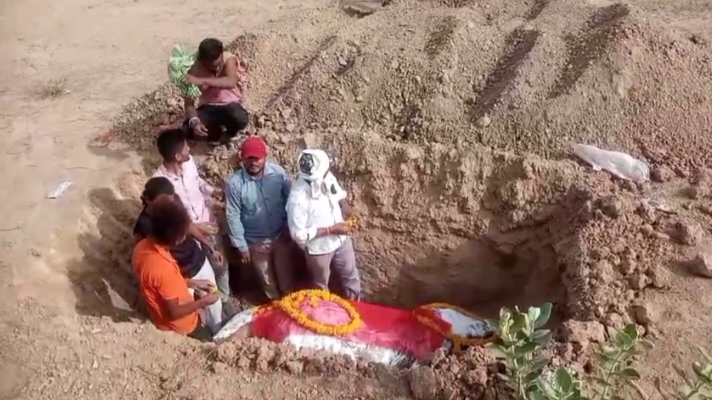 मंडलेश्वर में सड़क हादसे में नंदी बाबा का निधन
