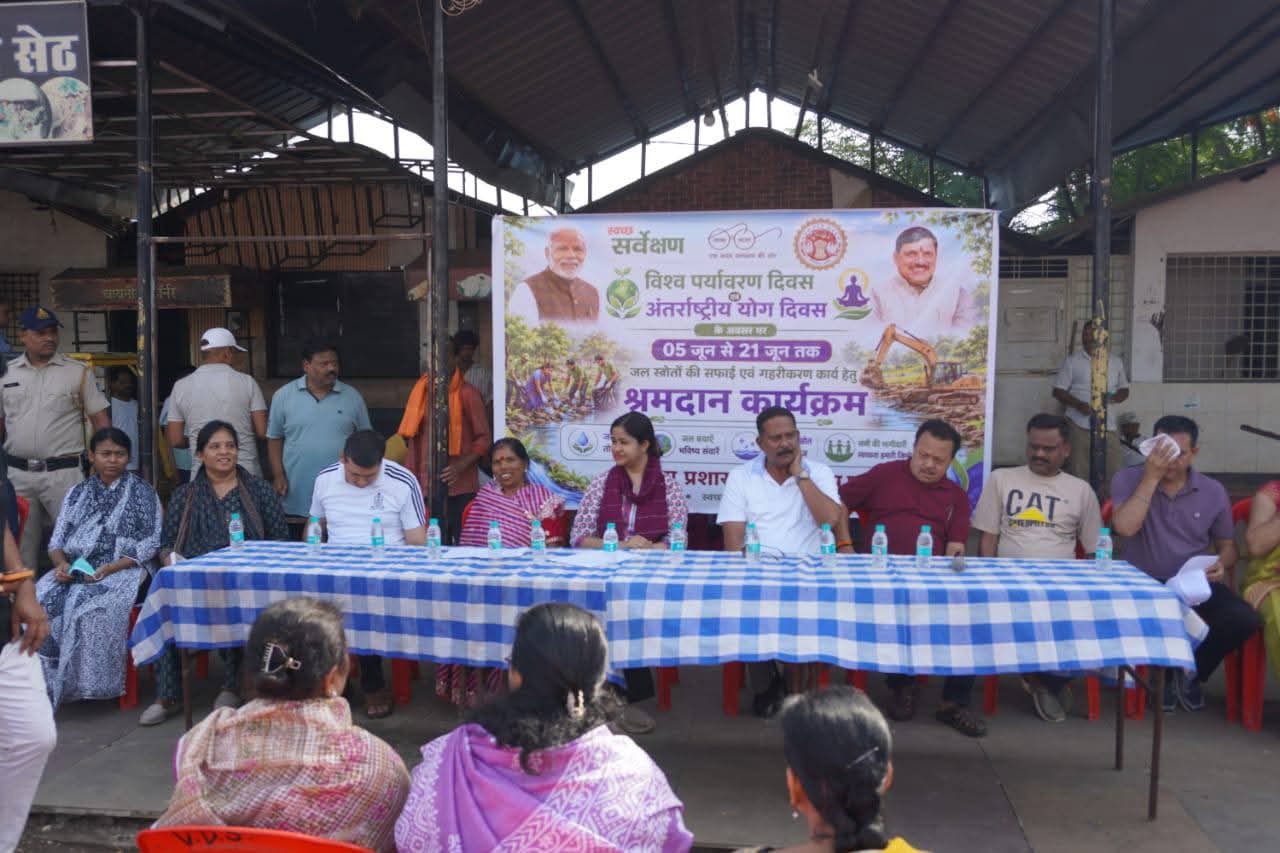 दलसागर तालाब में चला स्वच्छता अभियान, विधायक-कलेक्टर व एसपी ने किया श्रमदान