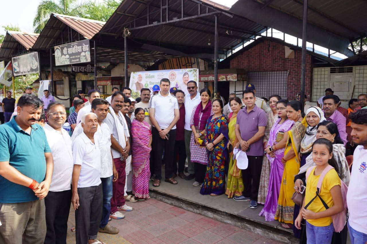 दलसागर तालाब में चला स्वच्छता अभियान, विधायक-कलेक्टर व एसपी ने किया श्रमदान
