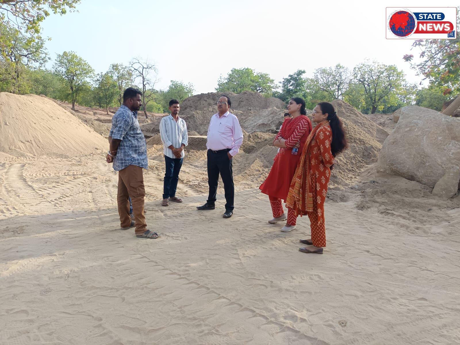 एक करोड़ की मशीनरी पर चला प्रशासन का शिकंजा, अवैध रेत खनन के खिलाफ बड़ी कार्रवाई