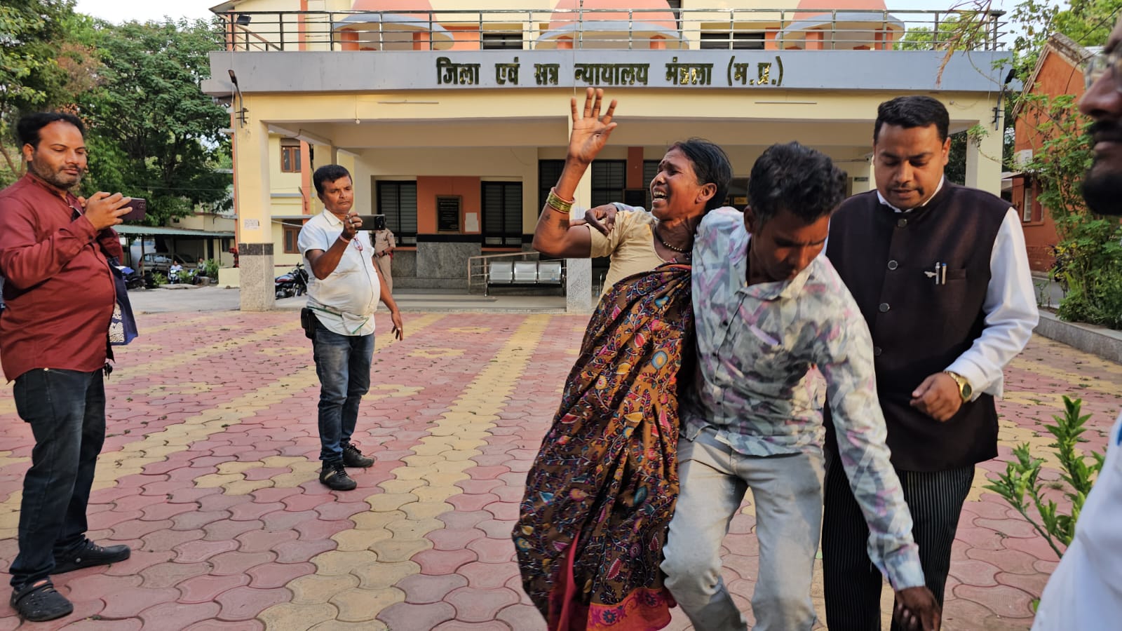ब्लेकमेल हो रहे पुलिस कर्मी ने किया आत्महत्या