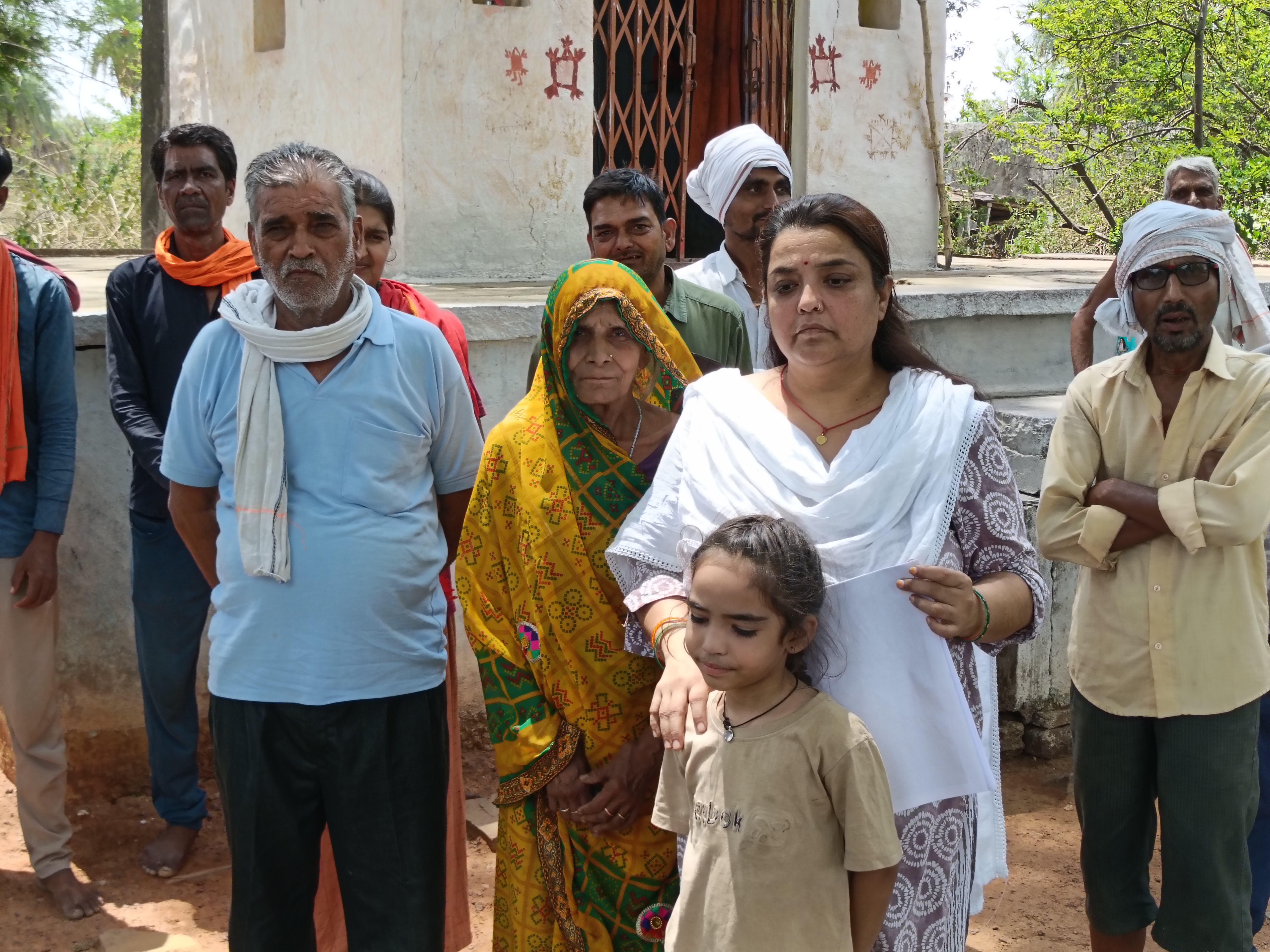 खिमलासा लमेठी मंदिर की जमीन पर विवाद की स्थिति प्रशासन को ध्यान देना होगा 