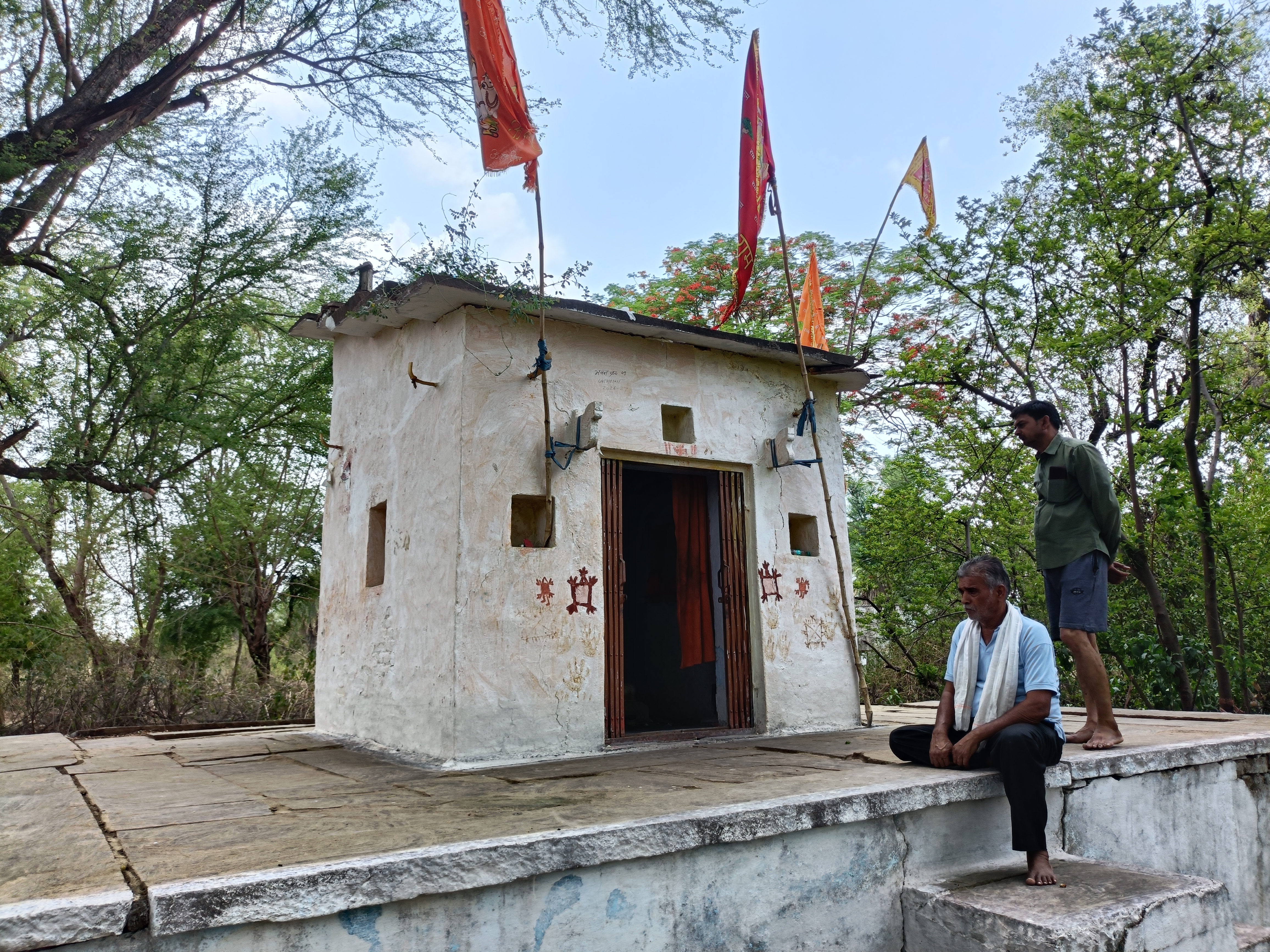 खिमलासा लमेठी मंदिर की जमीन पर विवाद की स्थिति प्रशासन को ध्यान देना होगा 