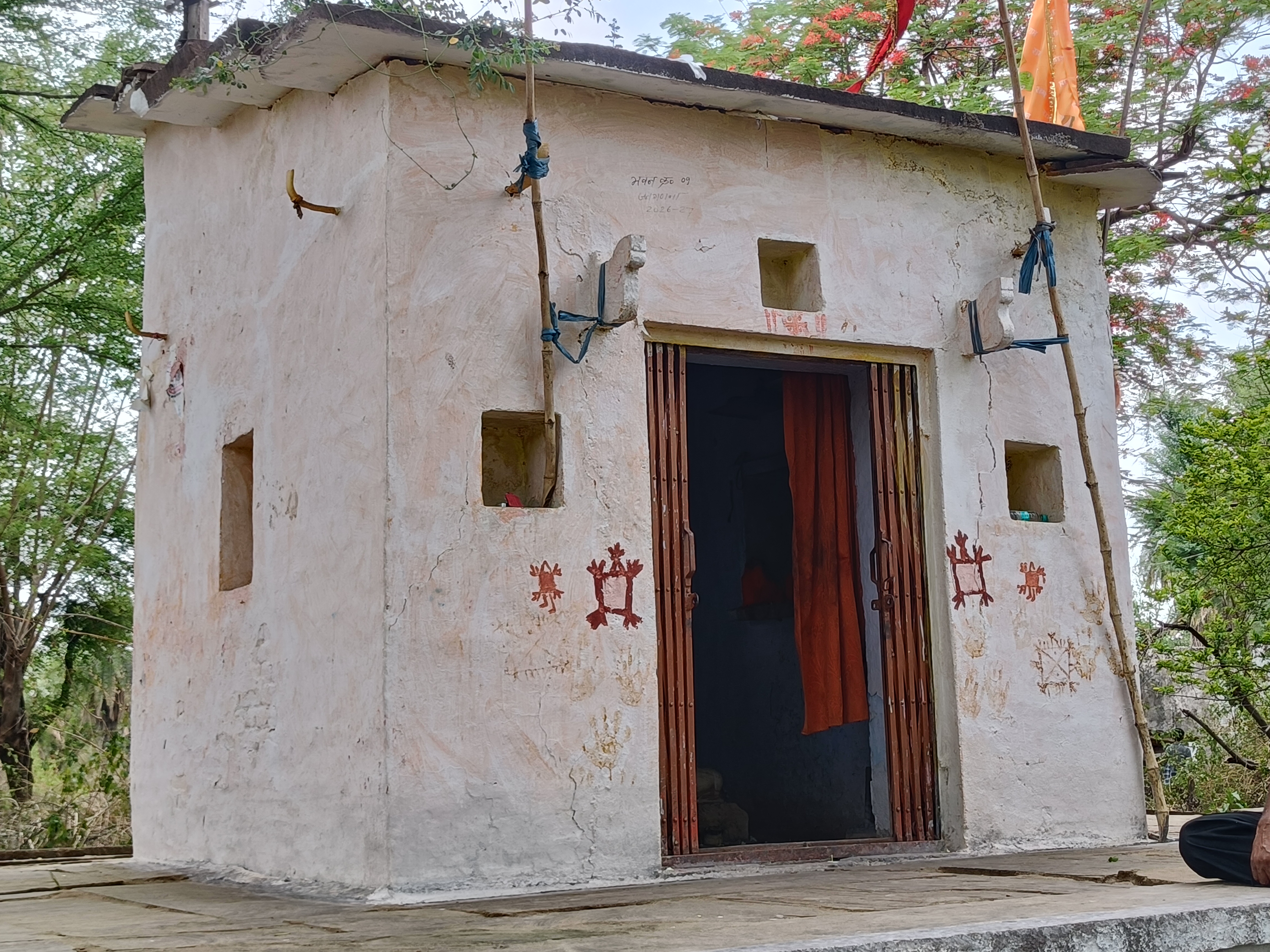 खिमलासा लमेठी मंदिर की जमीन पर विवाद की स्थिति प्रशासन को ध्यान देना होगा 