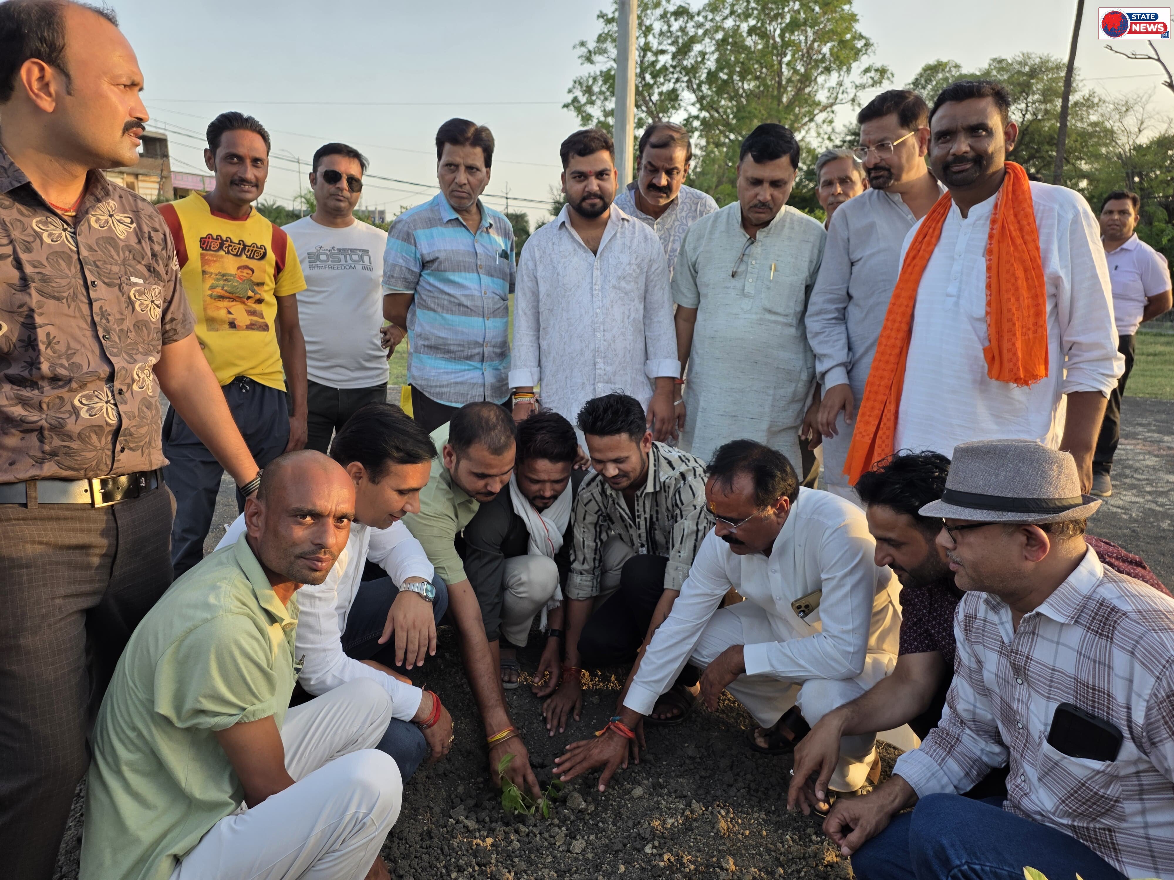 गणेश शंकर ताल पर रोपे पौधे, ग्राम बिल्हेरु में सजी विकास चौपाल