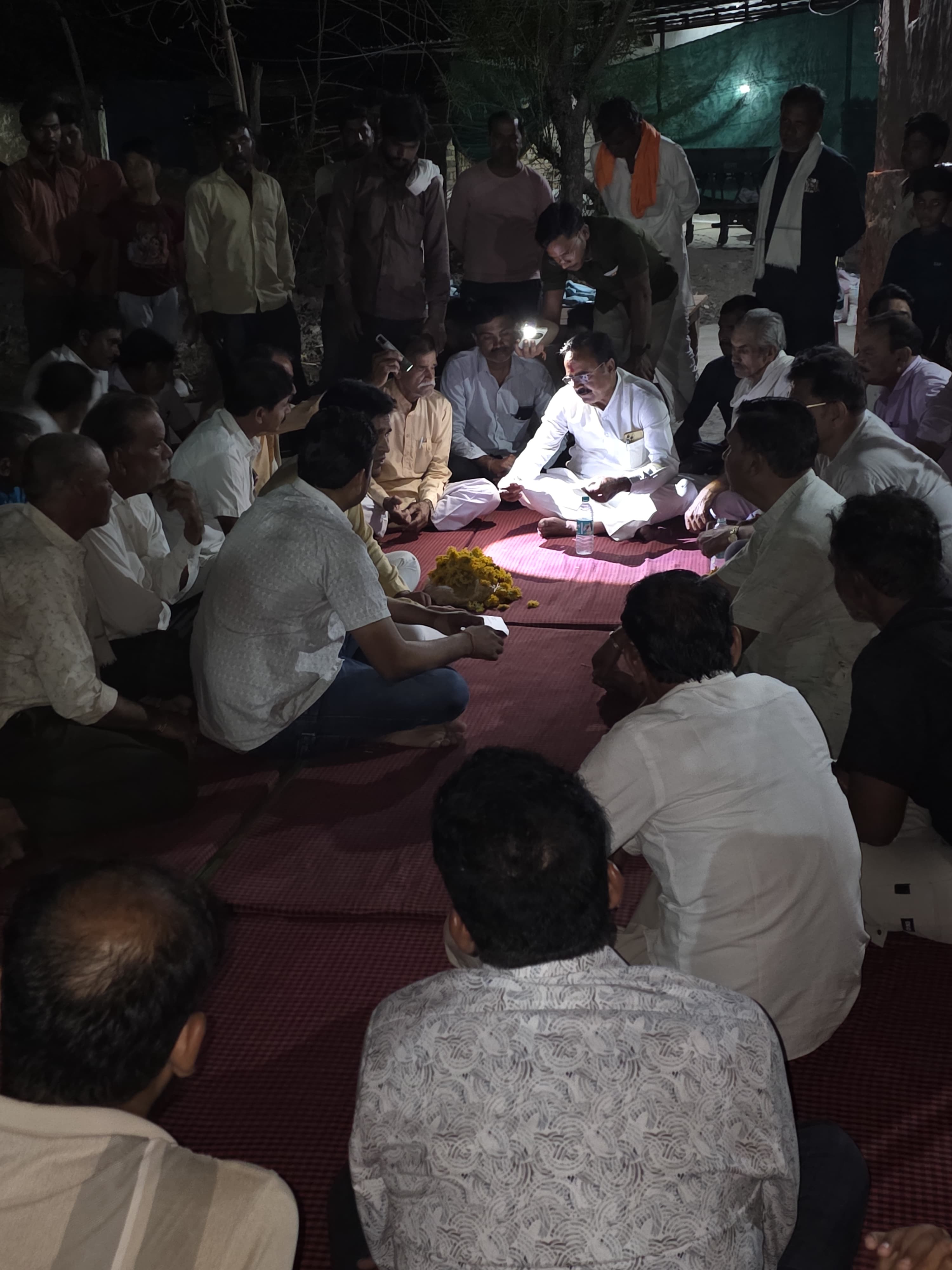 गणेश शंकर ताल पर रोपे पौधे, ग्राम बिल्हेरु में सजी विकास चौपाल