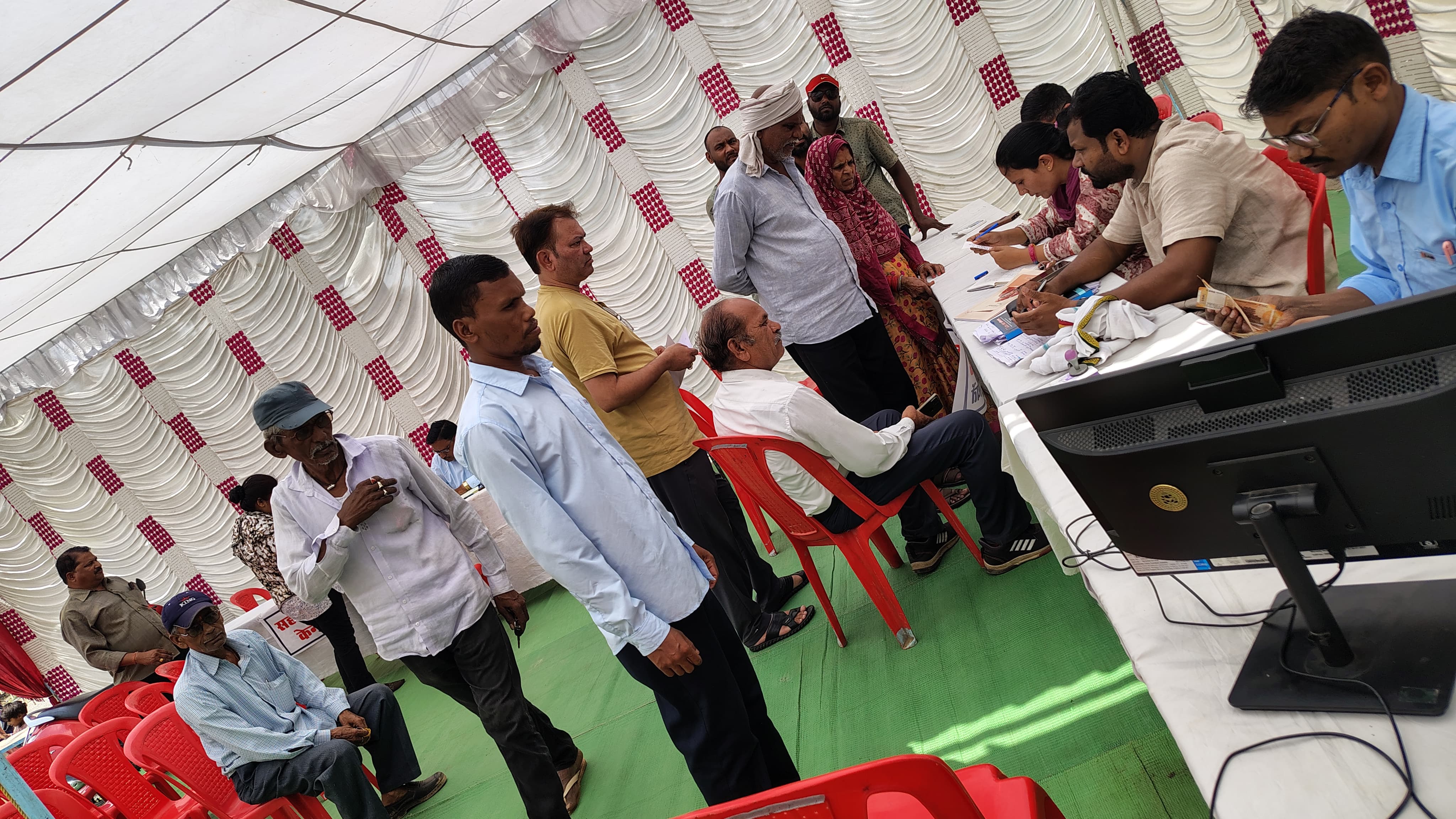 आमला शहर संपर्क अभियान 2026: वार्ड क्रमांक 08 में शिकायतों का मौके पर हुआ निराकरण, उपभोक्ताओं को मिली राहत