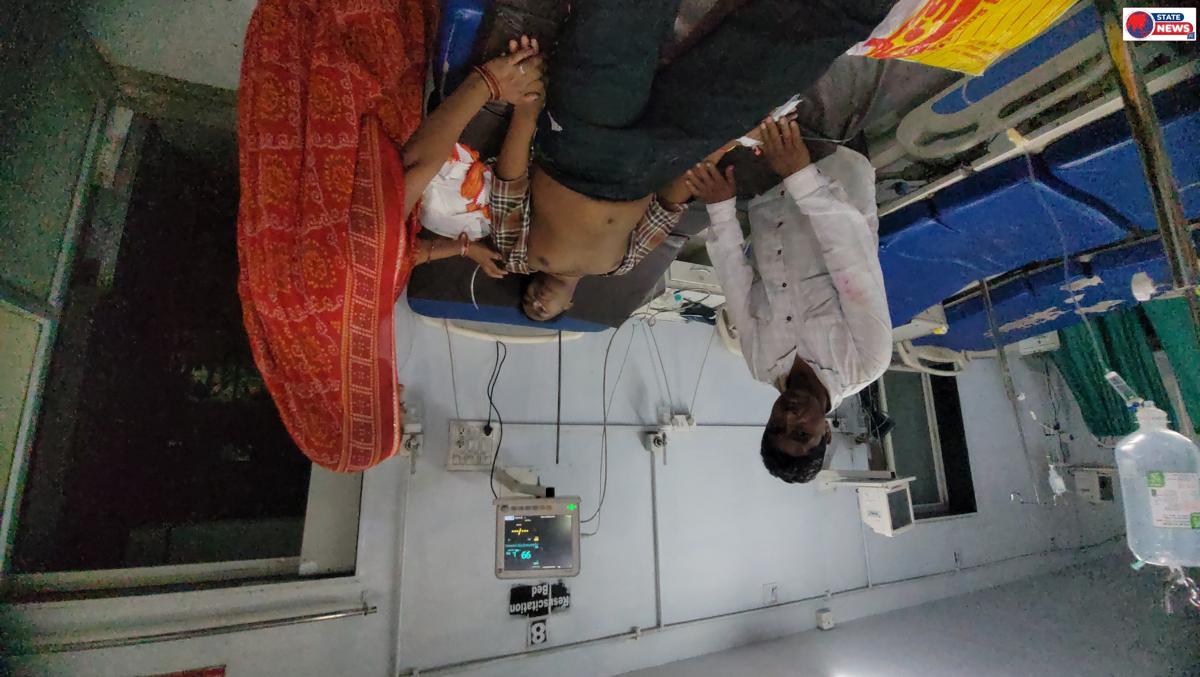 देवास जिला अस्पताल में एंबुलेंस नहीं मिलने से मरीज के परिजनों को भारी परेशानी का सामना करना पड़ा। 