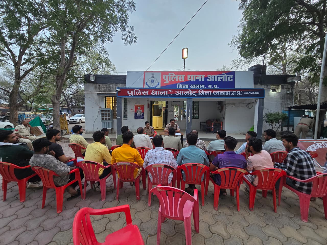 मोहर्रम पर्व को लेकर थाना आलोट में शांति समिति की बैठक संपन्न थाना प्रभारी मुनेंद्र गौतम ने दिए आवश्यक दिशा-निर्देश, ताजियों के निर्धारित रू