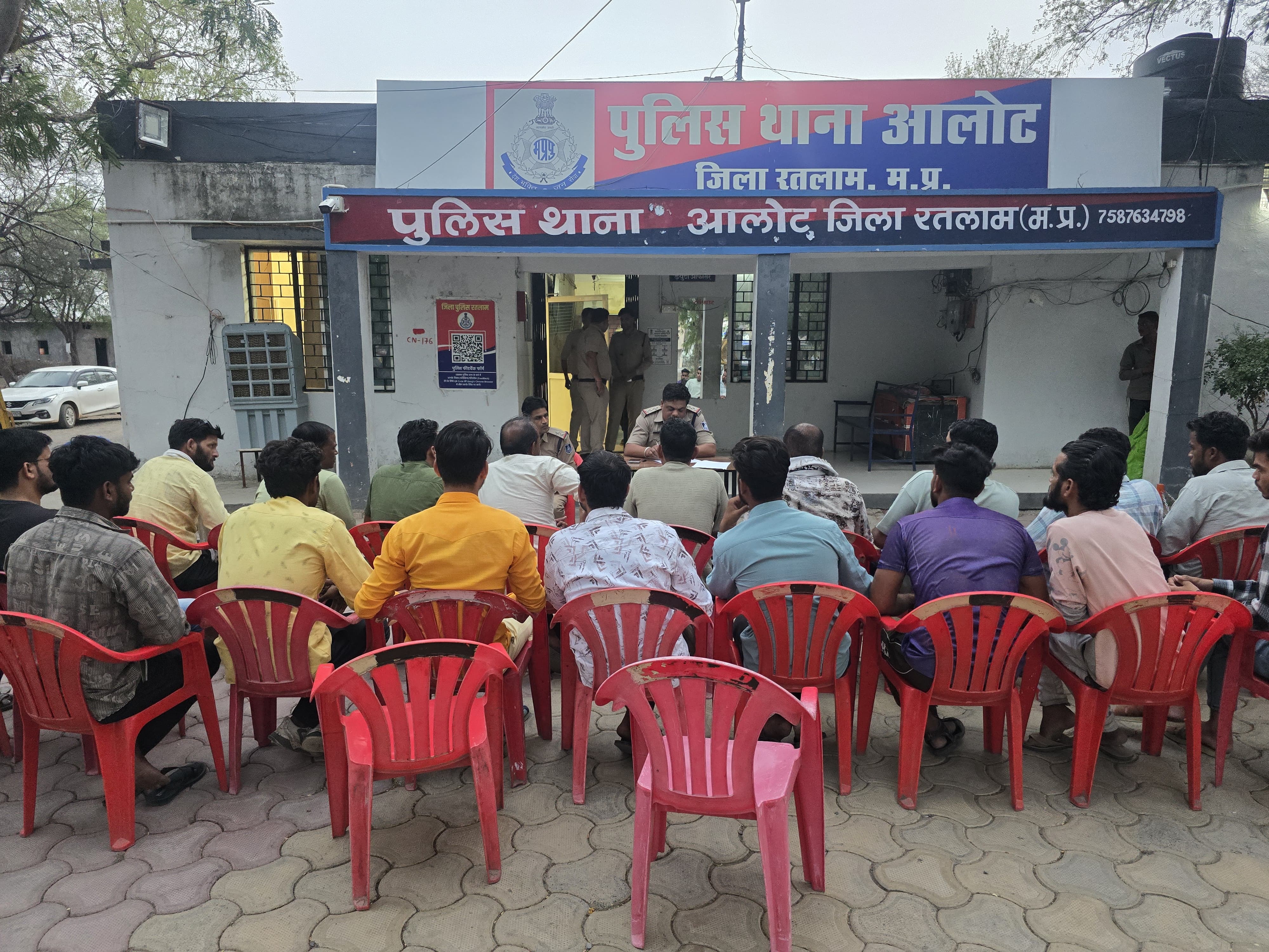 मोहर्रम पर्व को लेकर थाना आलोट में शांति समिति की बैठक संपन्न थाना प्रभारी मुनेंद्र गौतम ने दिए आवश्यक दिशा-निर्देश, ताजियों के निर्धारित रू