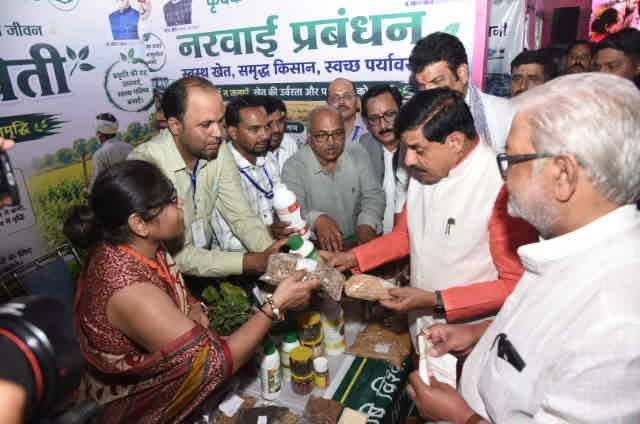 मुख्यमंत्री डॉ. मोहन यादव ने केसली में विभिन्न विभागों की विकासात्मक प्रदर्शनियों का किया अवलोकन
