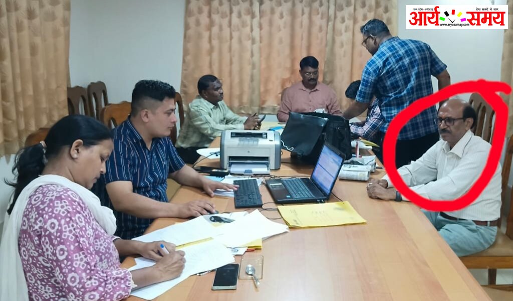 Jabalpur Lokayukta News: अपर कलेक्टर का बाबू 20 हजार रिश्वत लेते ट्रैप