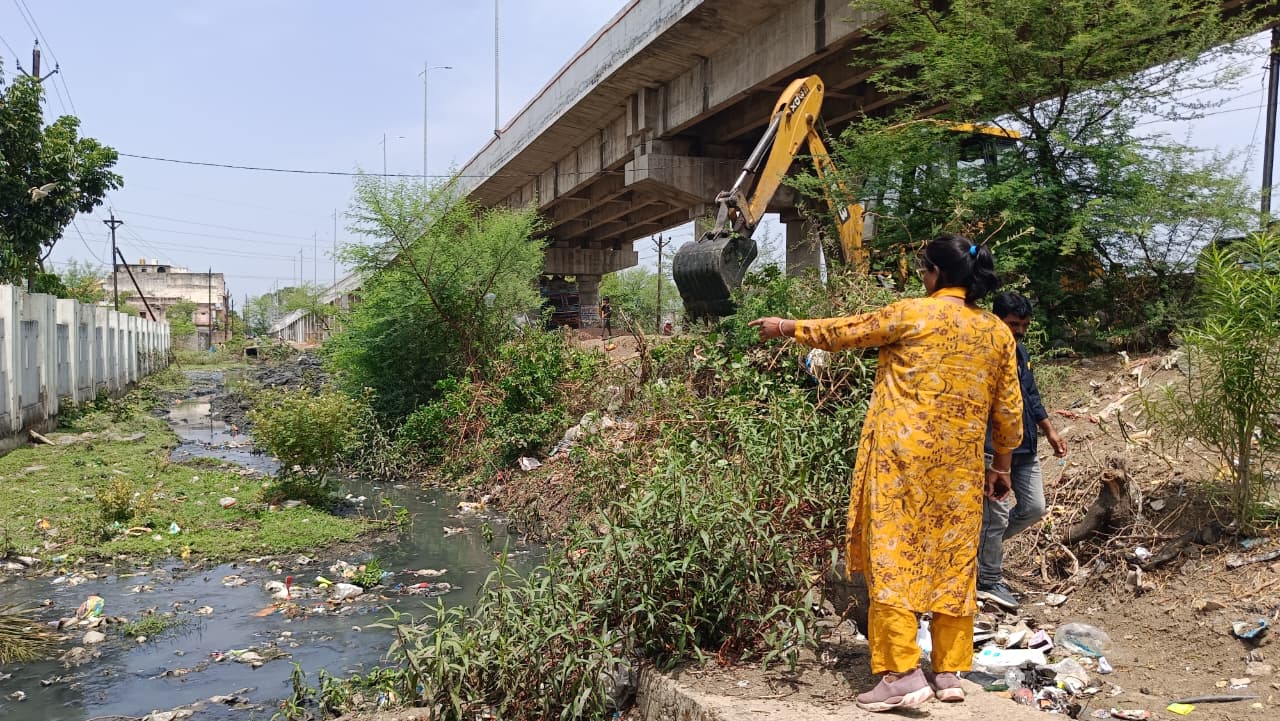 बीना मैं बारिश के पहले सफाई अभियान 