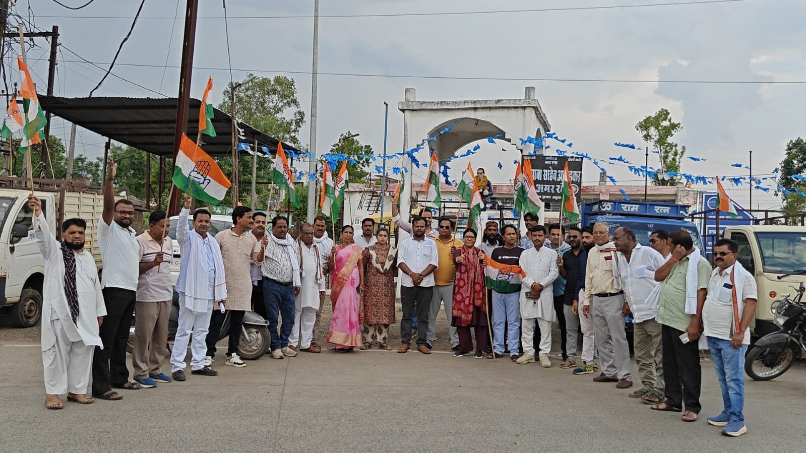 *खाद-बीज संकट और बिजली कटौती के खिलाफ कांग्रेस का हल्लाबोल, राष्ट्रपति के नाम तहसीलदार को सौंपा ज्ञापन*