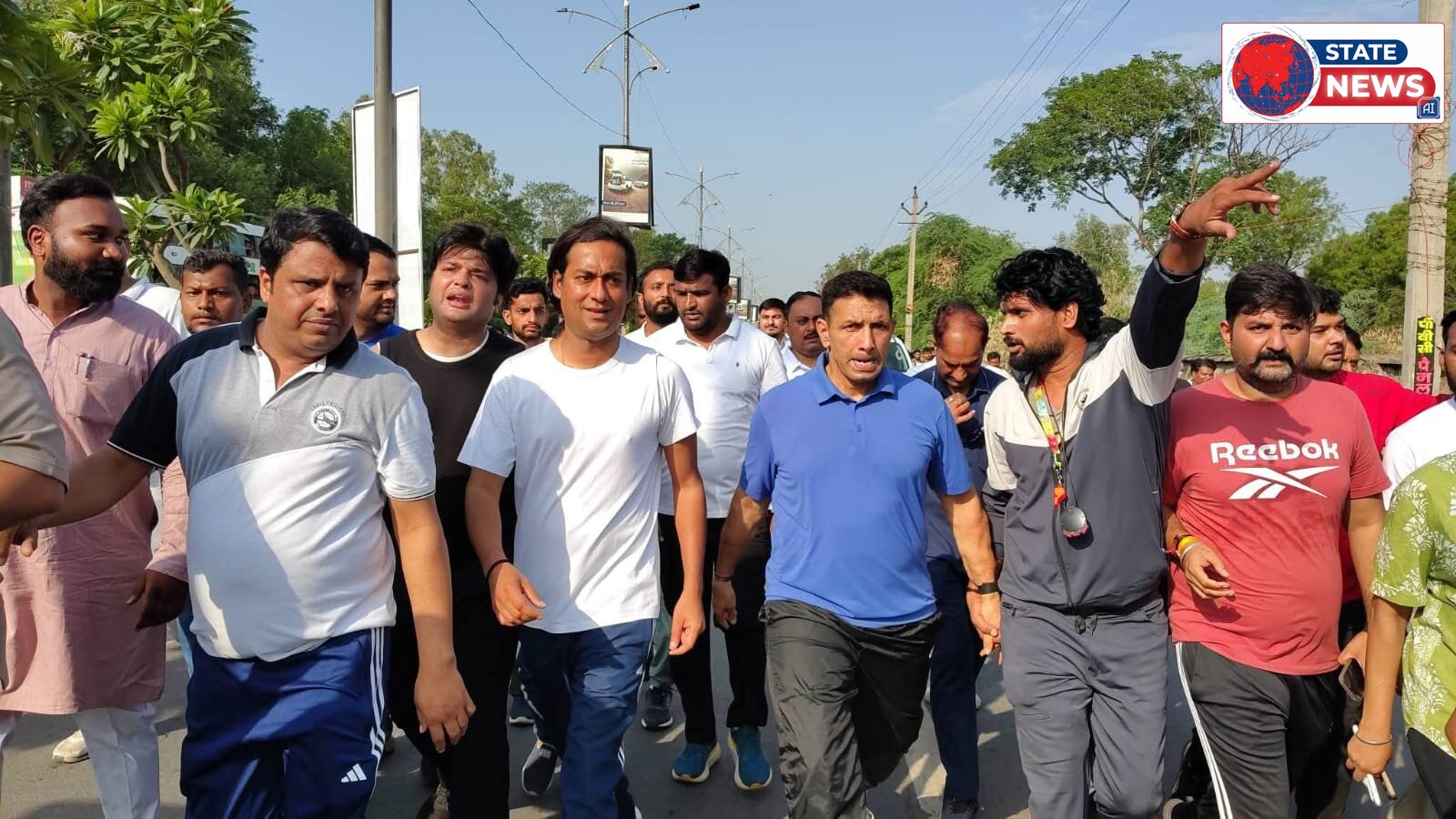 *ग्वालियर के ऐतिहासिक मेला ग्राउंड पर आज सुबह OTF मैराथन का अद्भुत और ऊर्जावान नजारा देखने को मिला*  *"फीस एक, परीक्षा अनेक" के संकल्प के सा