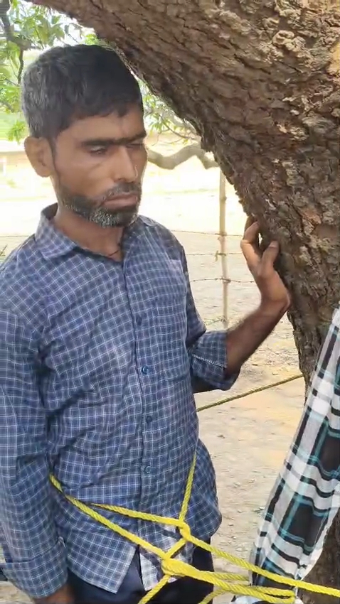 ग्रामीणों का गुस्सा भैंस चोरी के शक में युवक की पिटाई