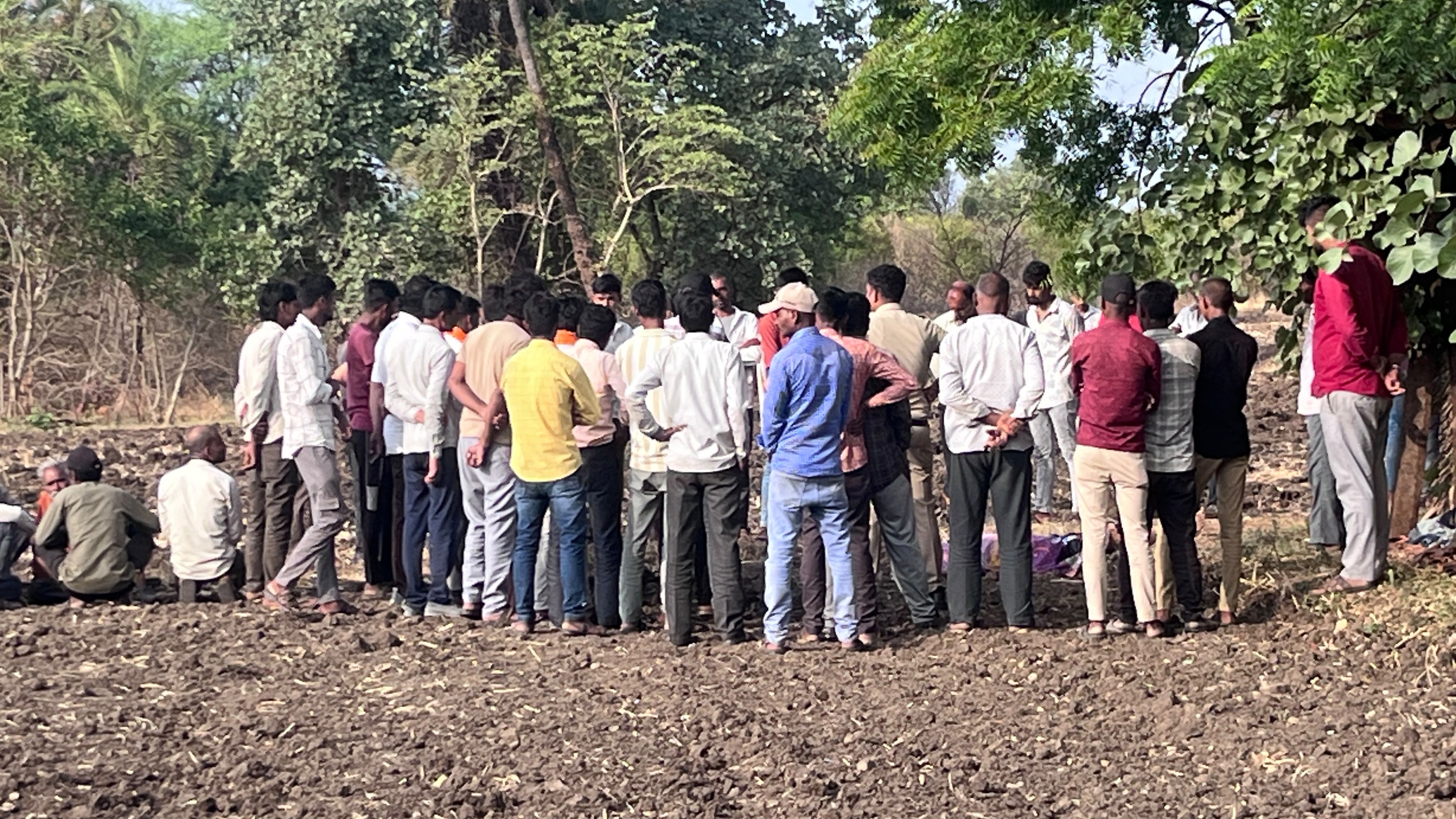 खेत पर जुताई करने गए 35 वर्षीय किसान की निर्मम हत्या, खून से लथपथ मिला शव