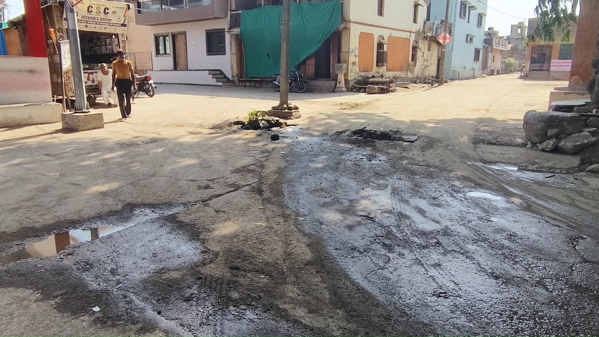 नेपानगर के ग्राम हैदरपुर में गंदगी से परेशान आम जनता, सरपंच ने कहा दो से तीन दिन के अंदर समस्या का निराकरण