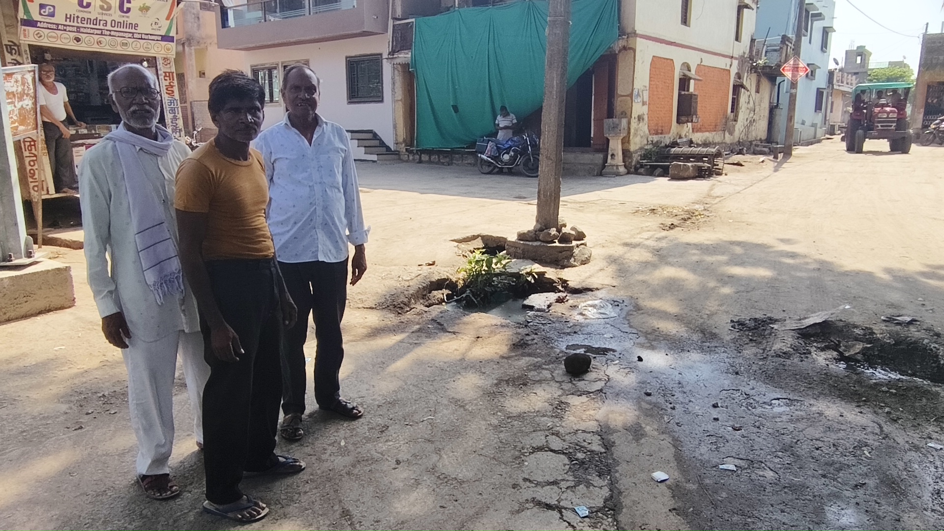 नेपानगर के ग्राम हैदरपुर में गंदगी से परेशान आम जनता, सरपंच ने कहा दो से तीन दिन के अंदर समस्या का निराकरण
