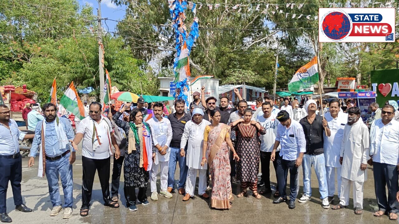 *मीनाक्षी नटराजन का नामांकन खारिज होने पर कांग्रेस का उग्र प्रदर्शन, चुनाव आयोग की निकाली प्रतीकात्मक शवयात्रा*