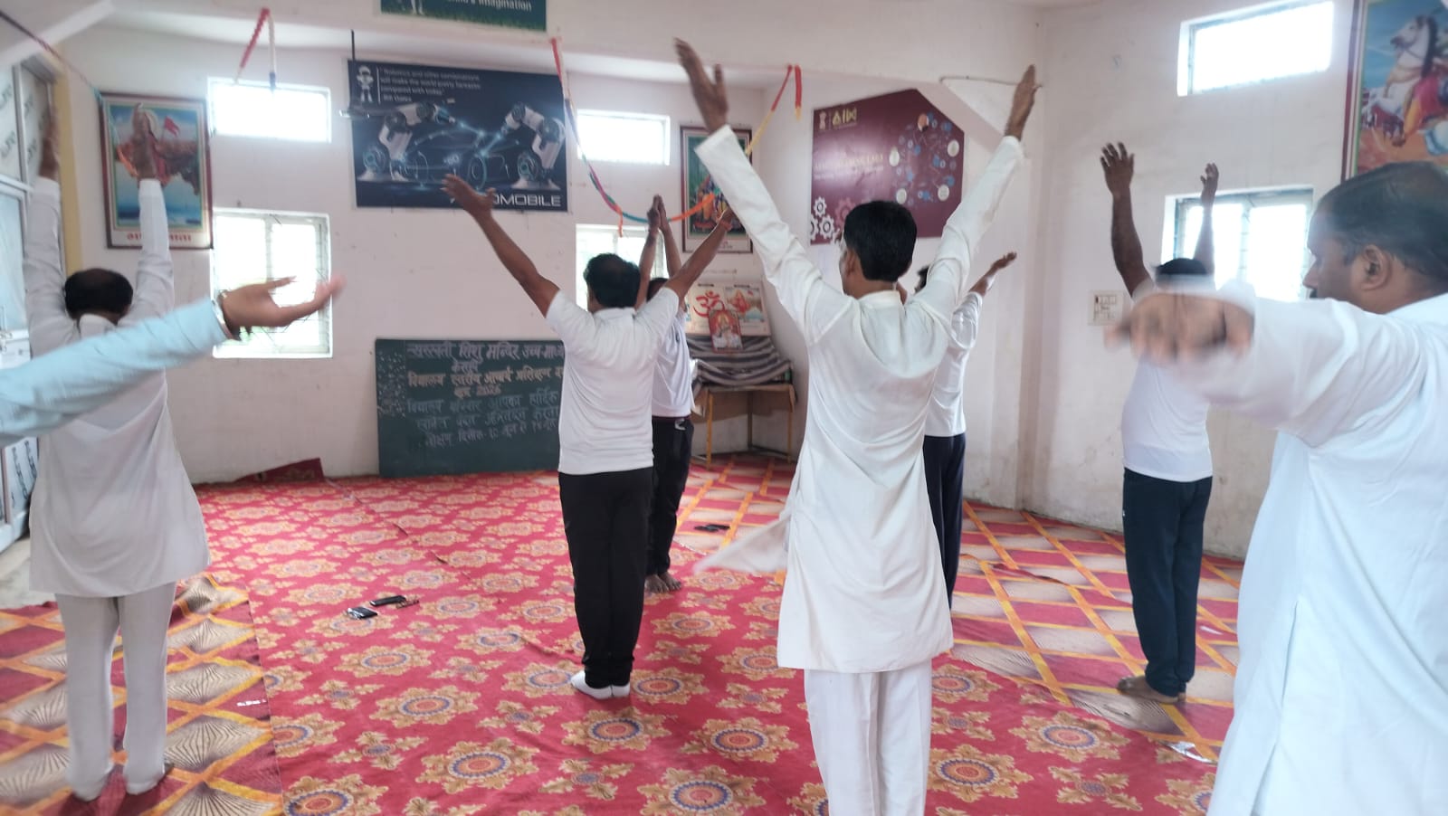 सरस्वती शिशु मंदिर केसली में 12वें योग दिवस की धूम, विद्यार्थियों और आचार्यों ने किया सामूहिक योग 