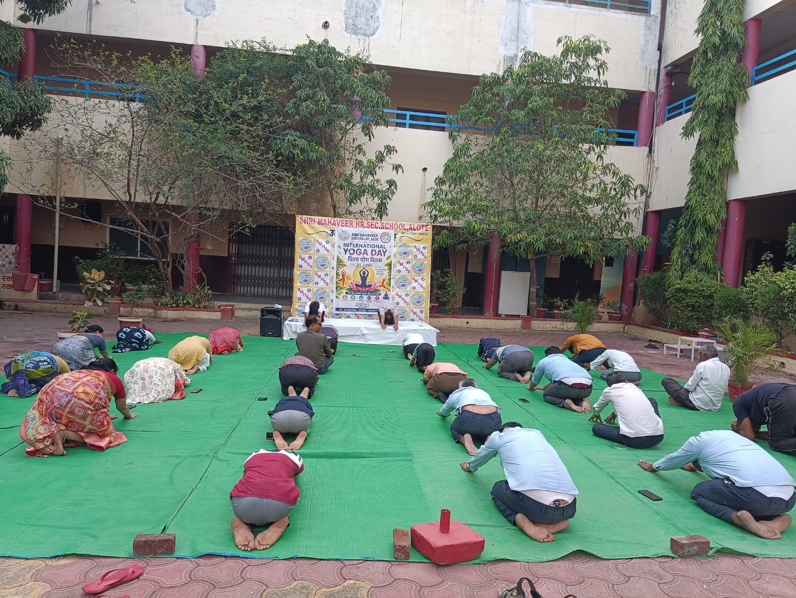 योग से स्वस्थ जीवन का संदेश, श्री महावीर विद्यालय में उत्साह से मना अंतर्राष्ट्रीय योग दिवस